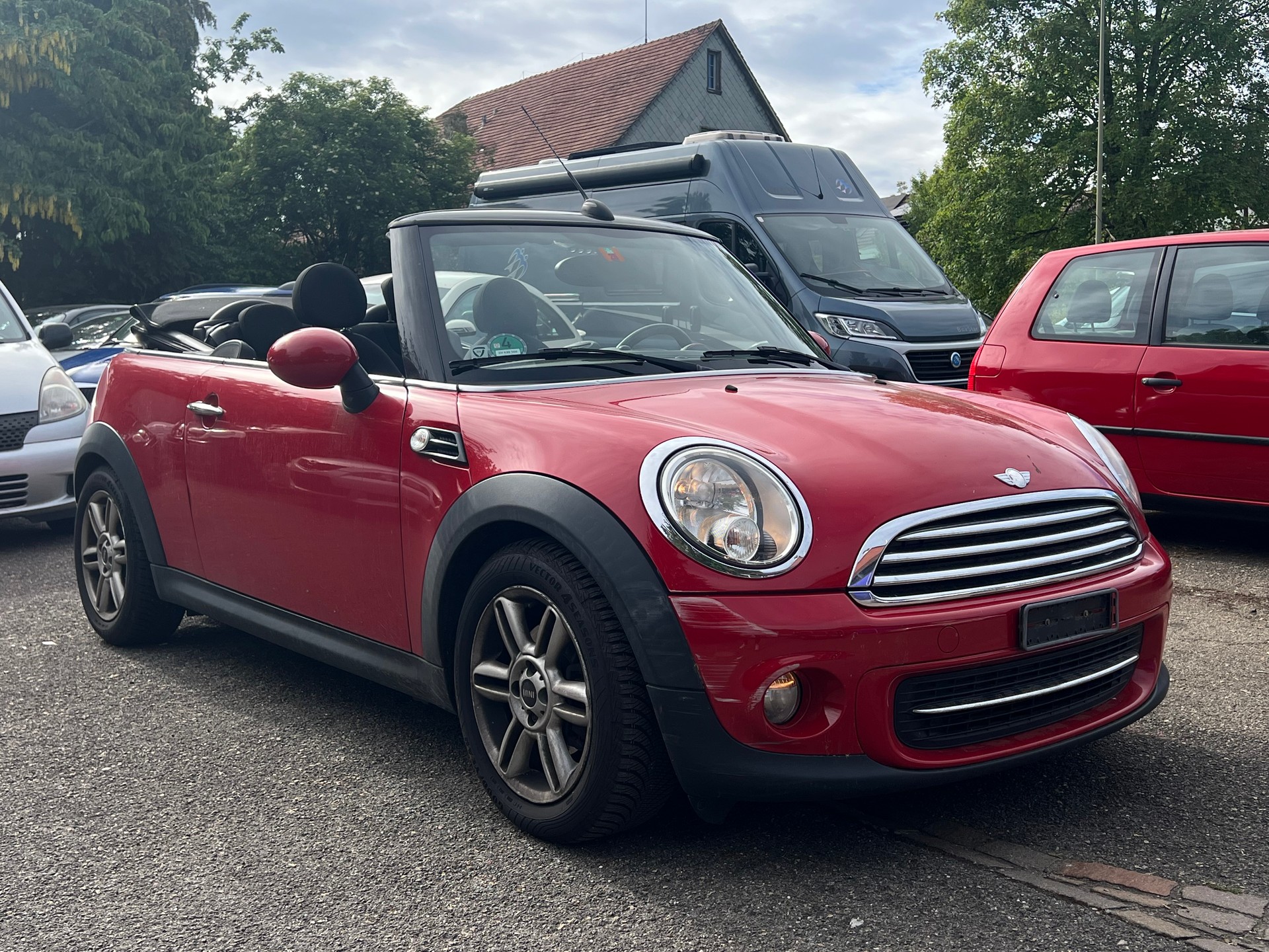 MINI Cooper Cabriolet-image-1