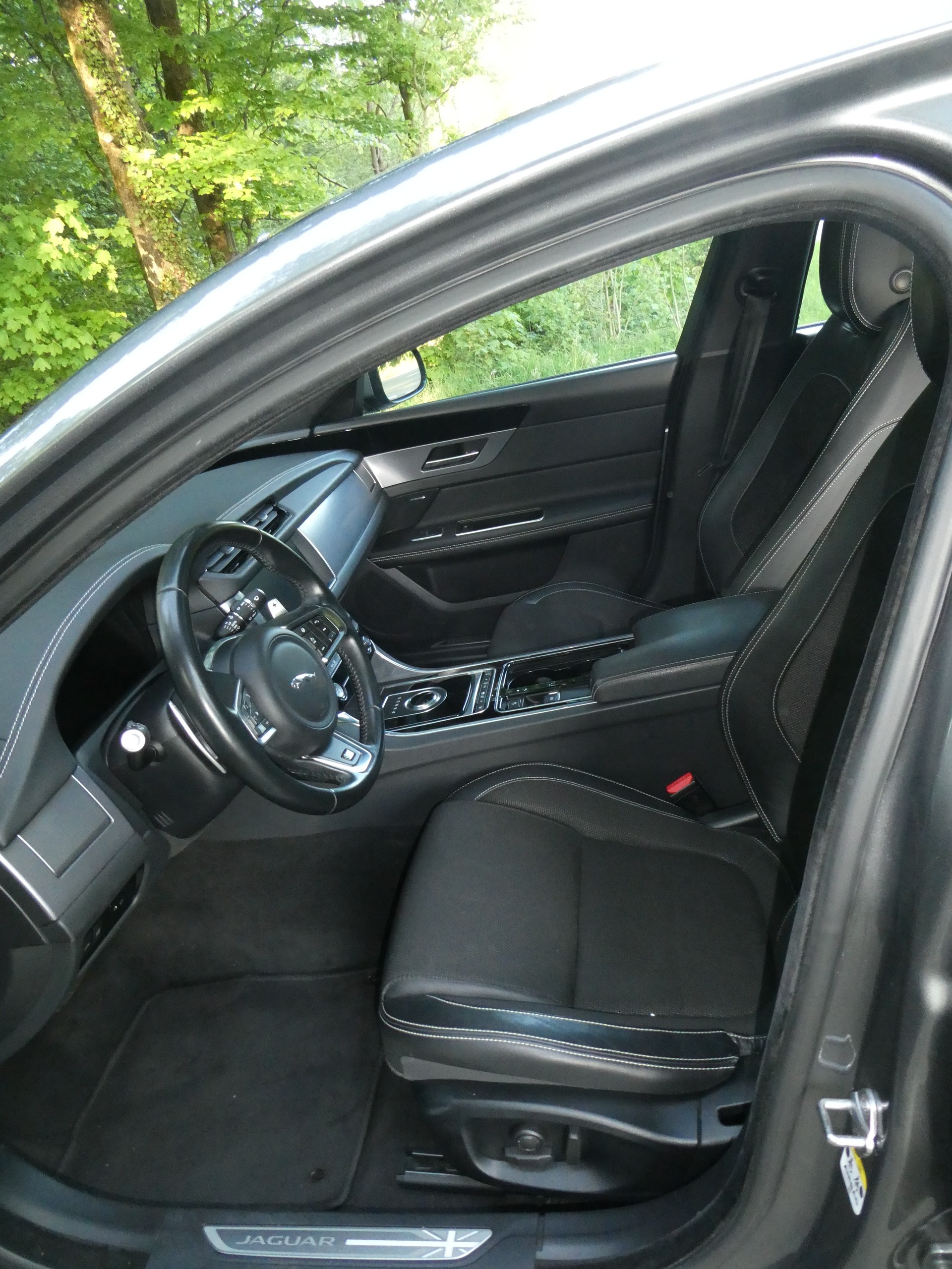 JAGUAR XF 25t R-Sport Automatic-image-9