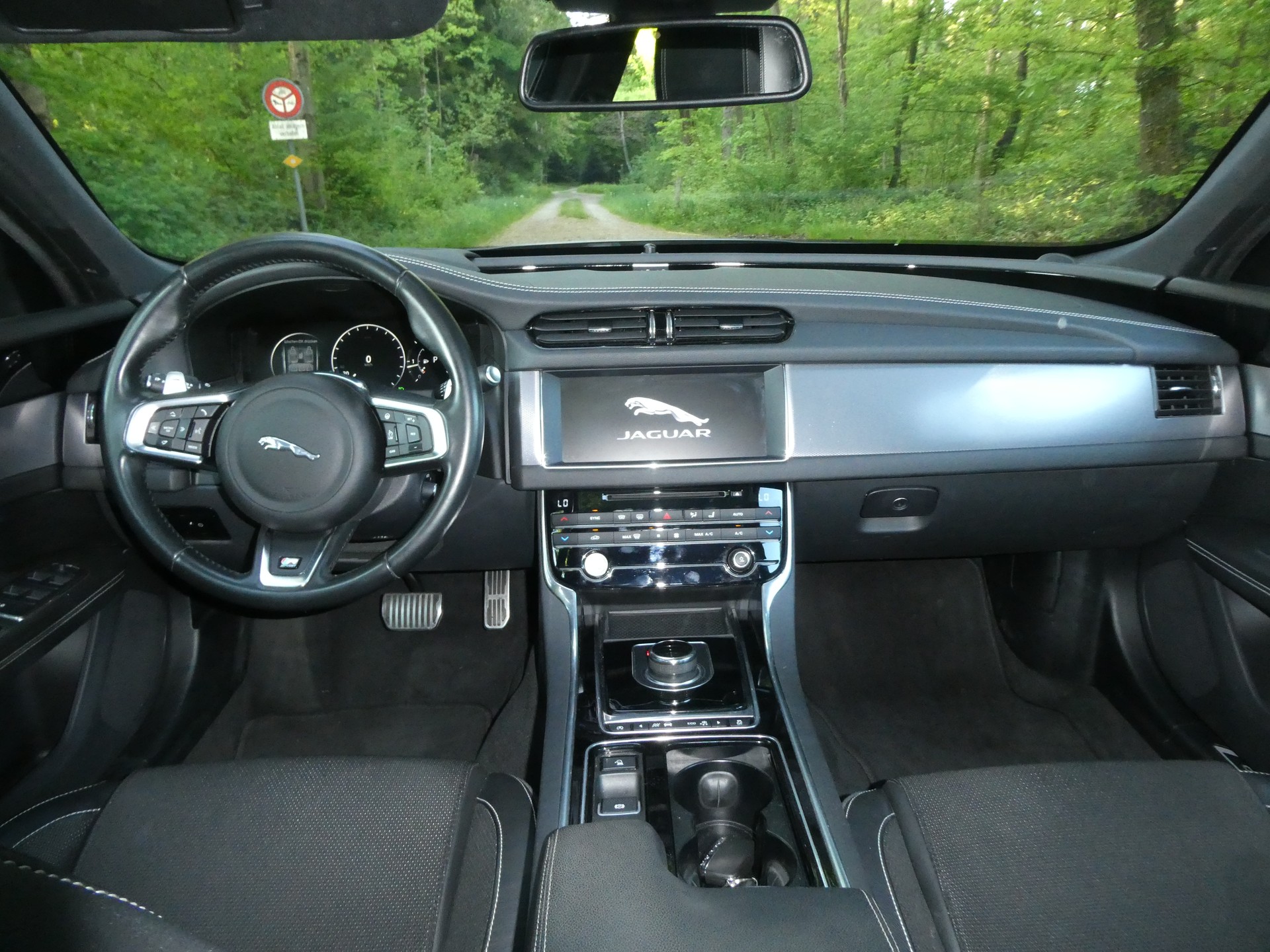 JAGUAR XF 25t R-Sport Automatic-image-11