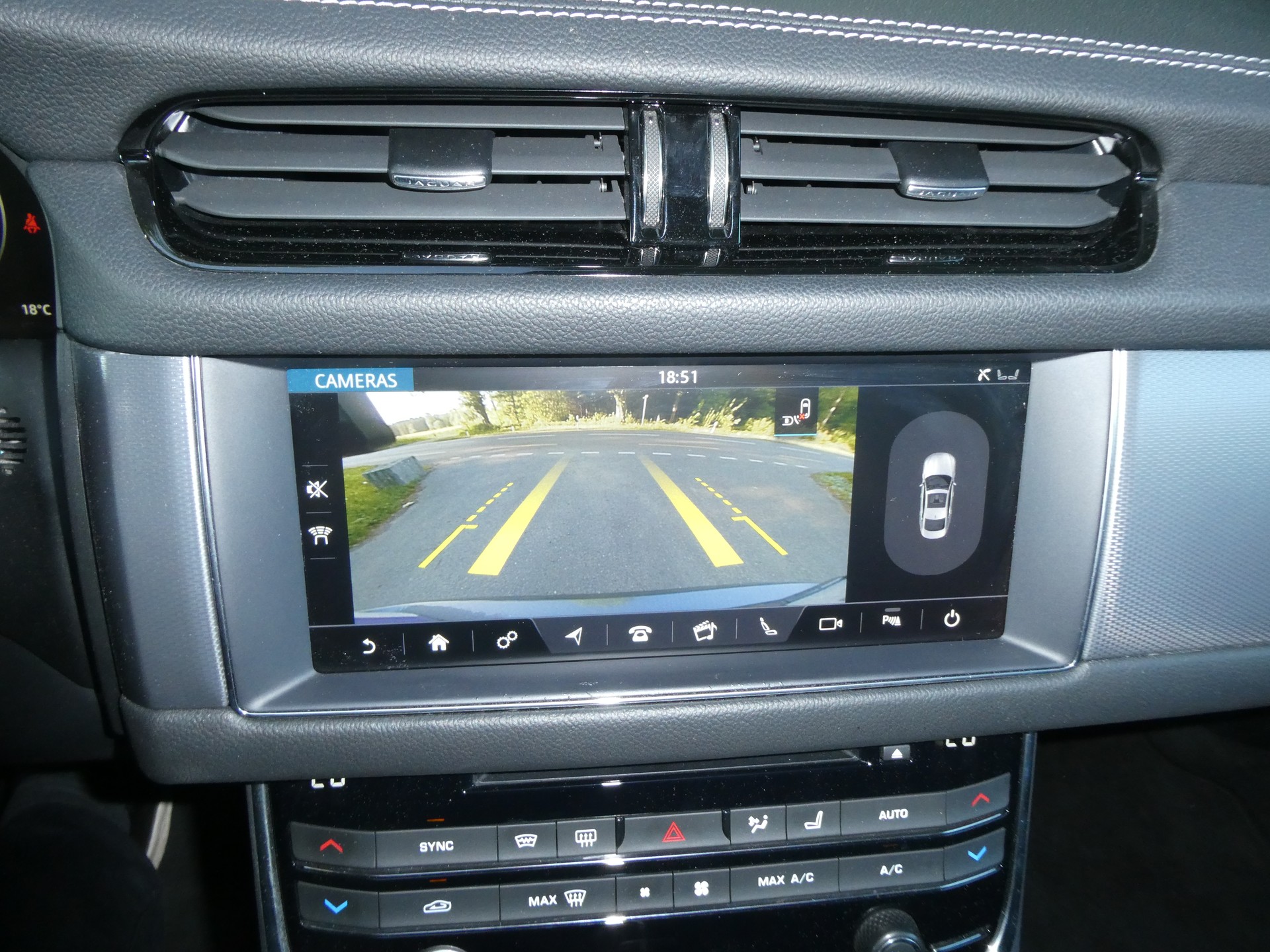 JAGUAR XF 25t R-Sport Automatic-image-12