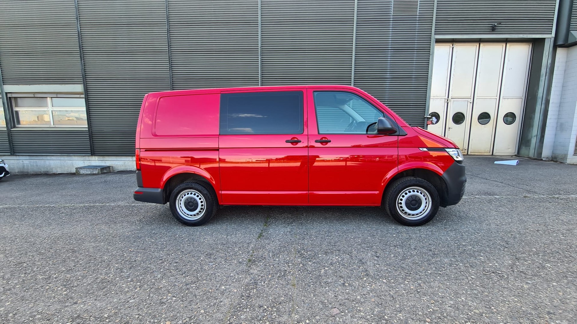 VW T6.1 2.0 TDI 4Motion ** 3-Plätzer ** 150 PS ** Gr-Navi ** Klimaanlage ** Tempomat ** PDC V+H ** Frisch Ab MFK & Service **-image-10