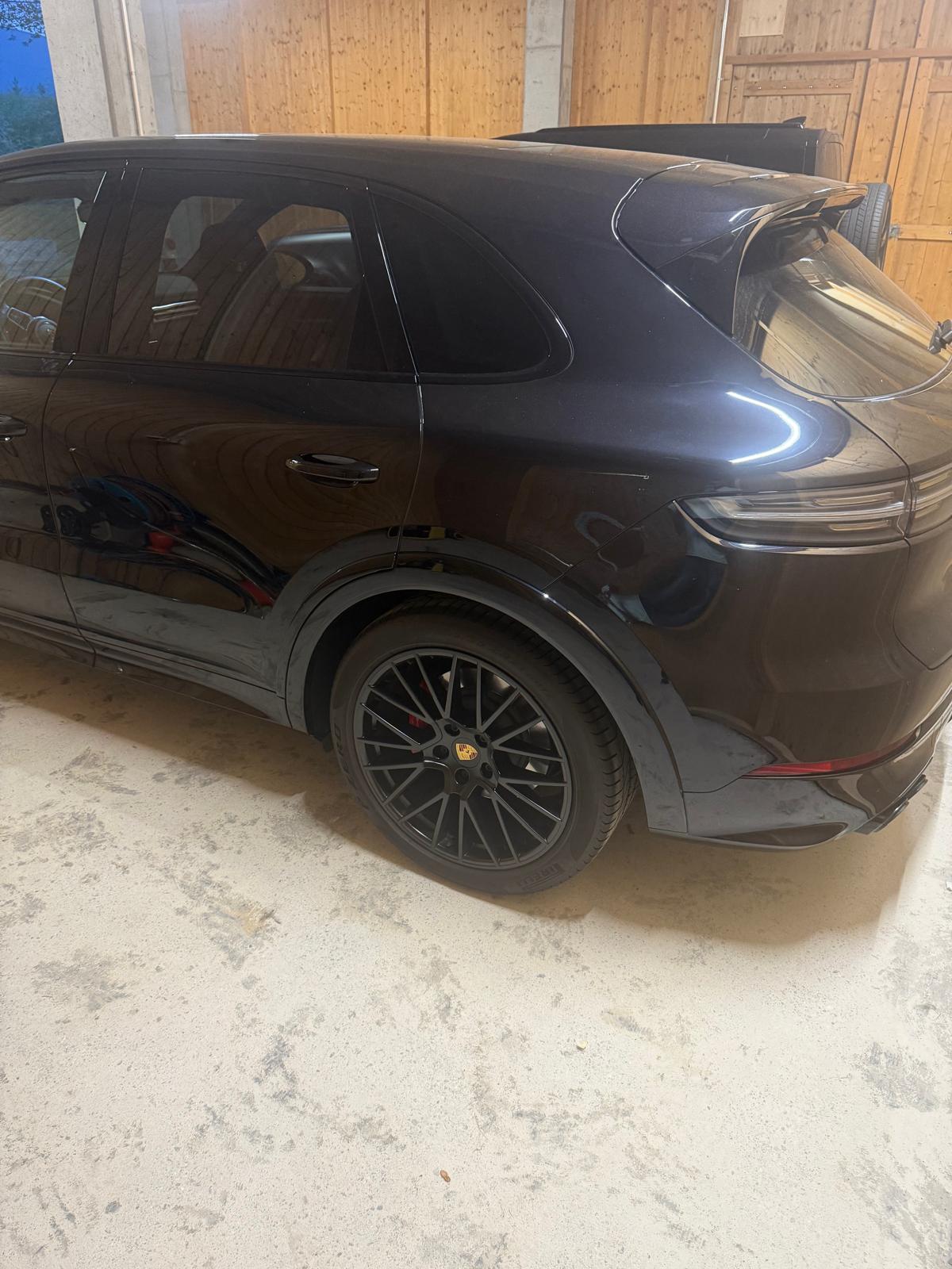 PORSCHE 4.0 V8 GTS-image-2