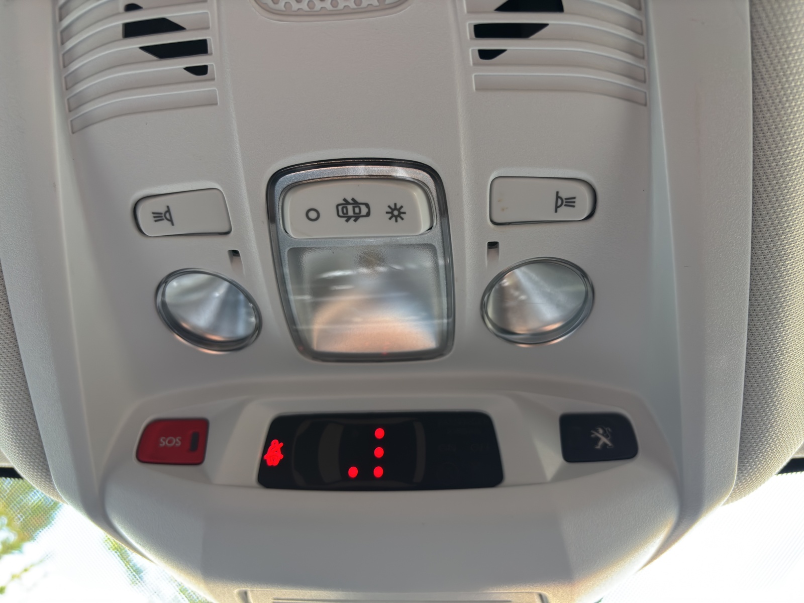 PEUGEOT 3008 225e Hybrid2 GT EAT8-image-16
