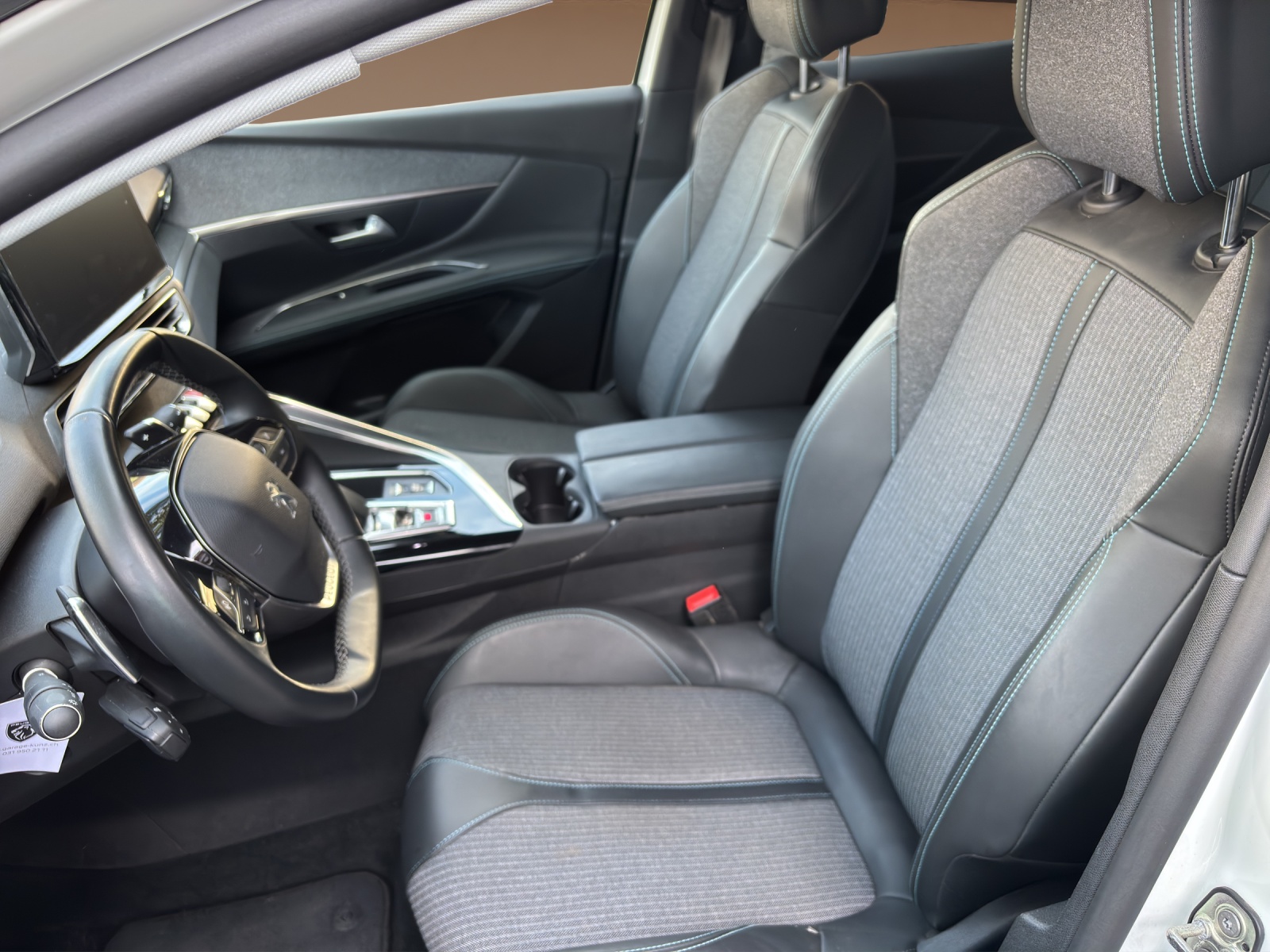 PEUGEOT 3008 225e Hybrid2 GT EAT8-image-8