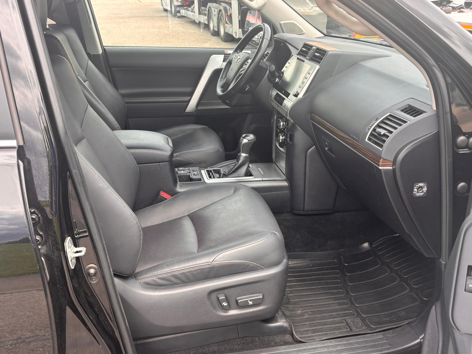 TOYOTA Land Cruiser 2.8TD Style Automat-image-13