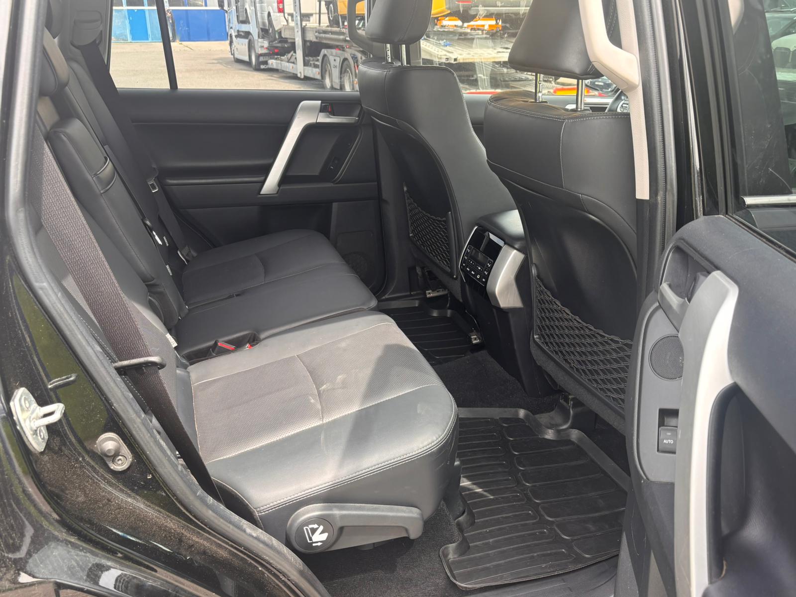 TOYOTA Land Cruiser 2.8TD Style Automat-image-12