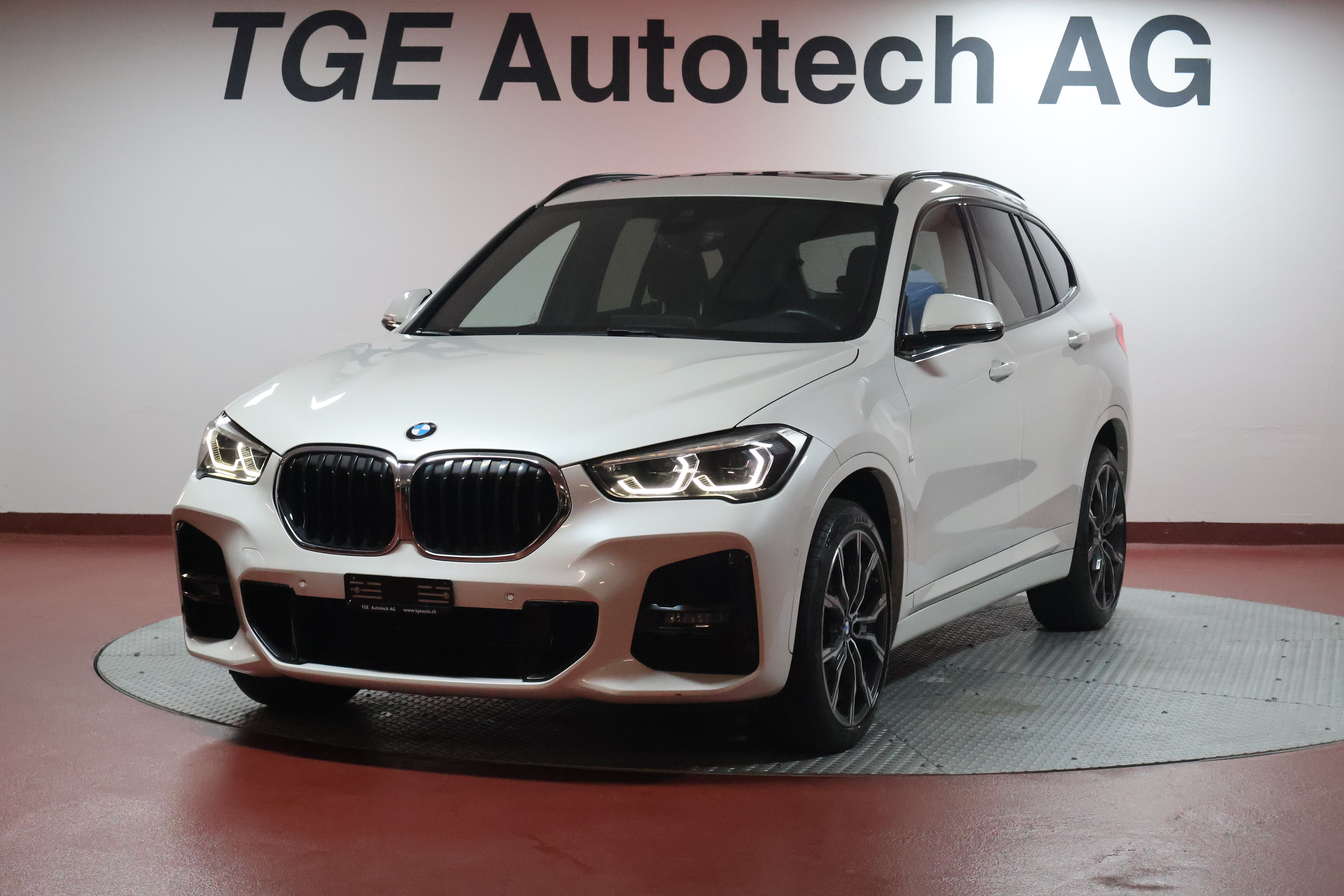 BMW 18d xDrive — slika 8