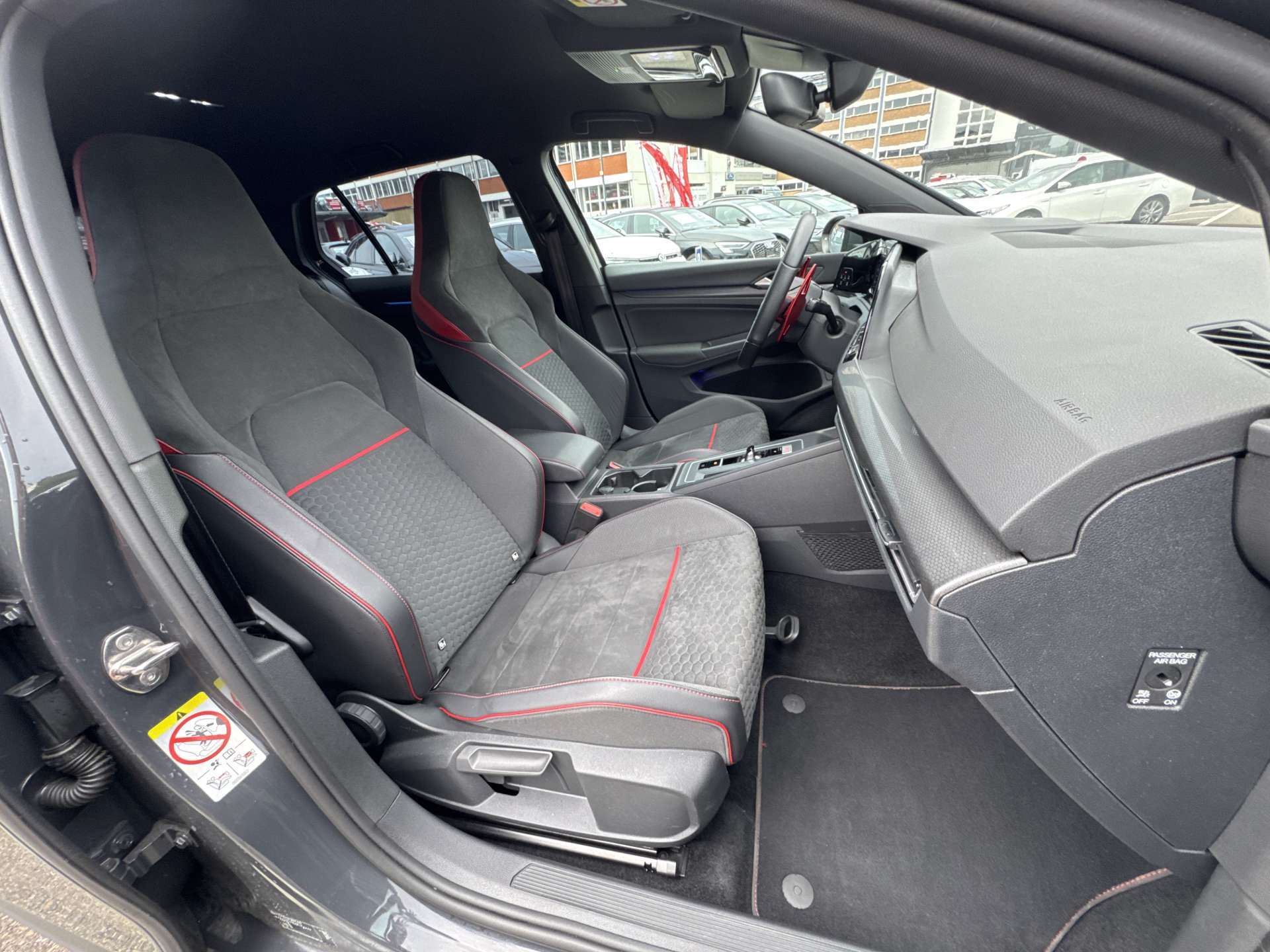 VW Golf 2.0 TSi GTi Clubsport 301PS DSG-Automat-image-12