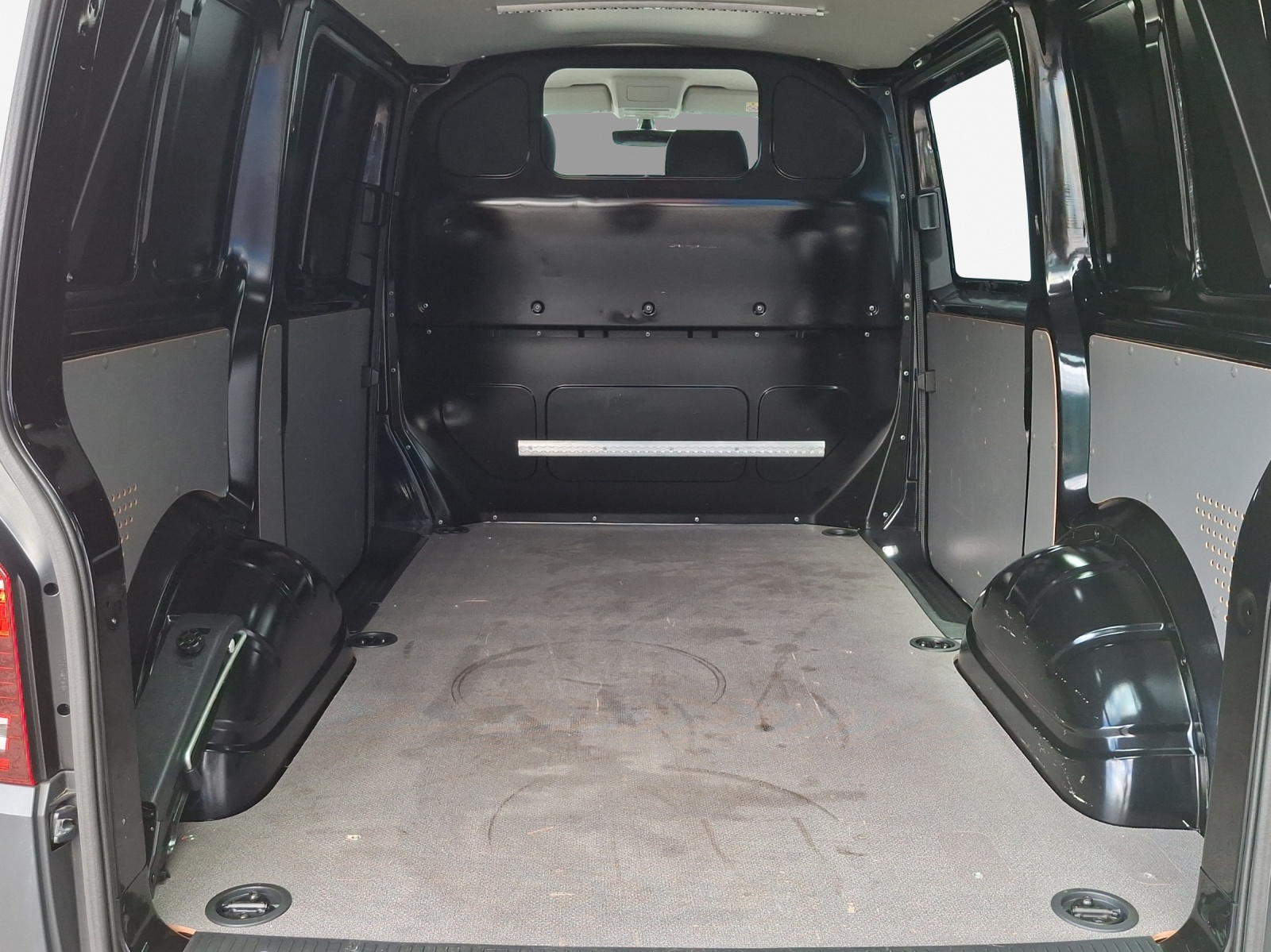 VW T6.1 2.0 TDI Entry-image-12
