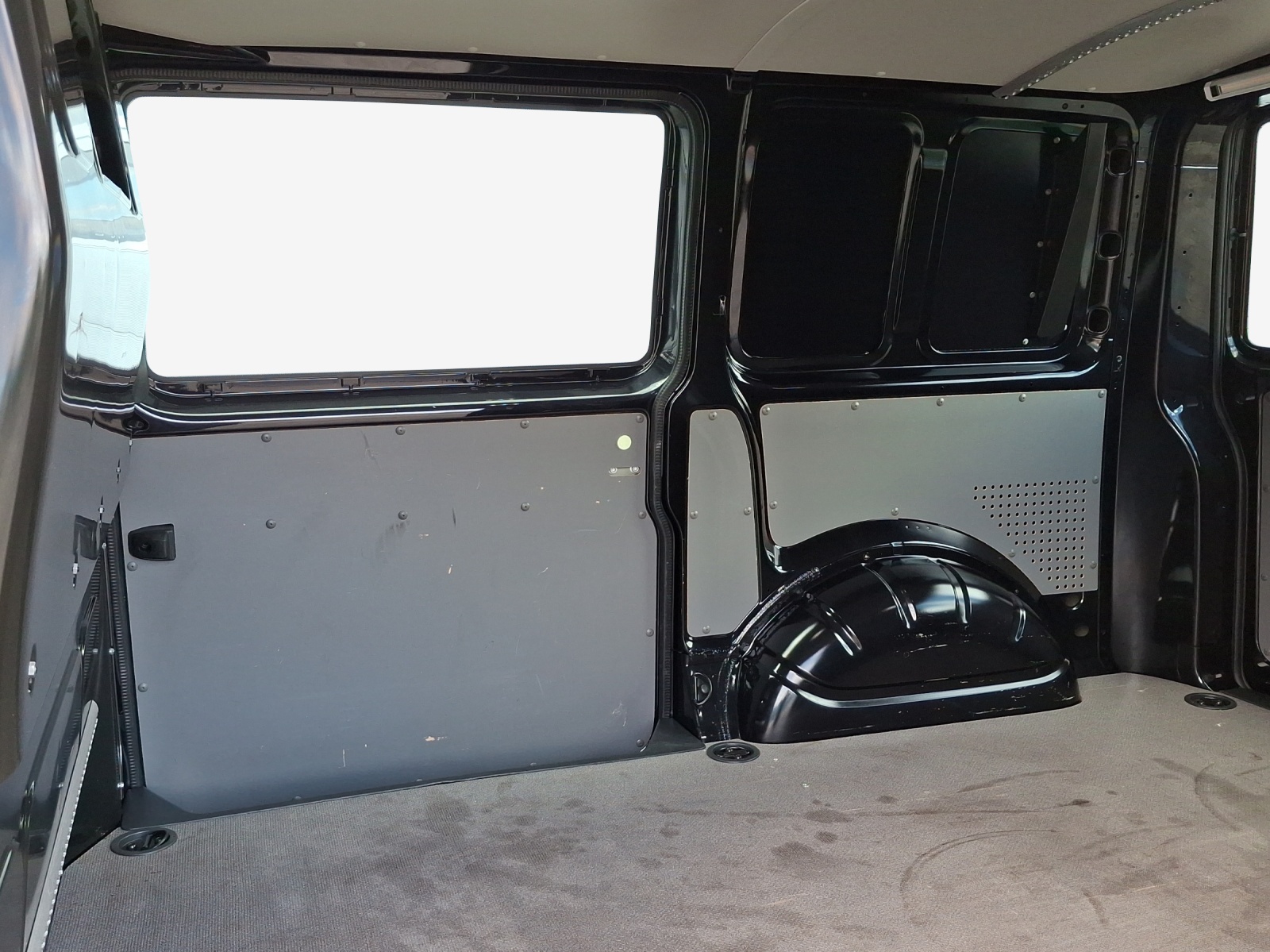 VW T6.1 2.0 TDI Entry-image-13