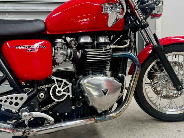 TRIUMPH Thruxton 900 i-image-4