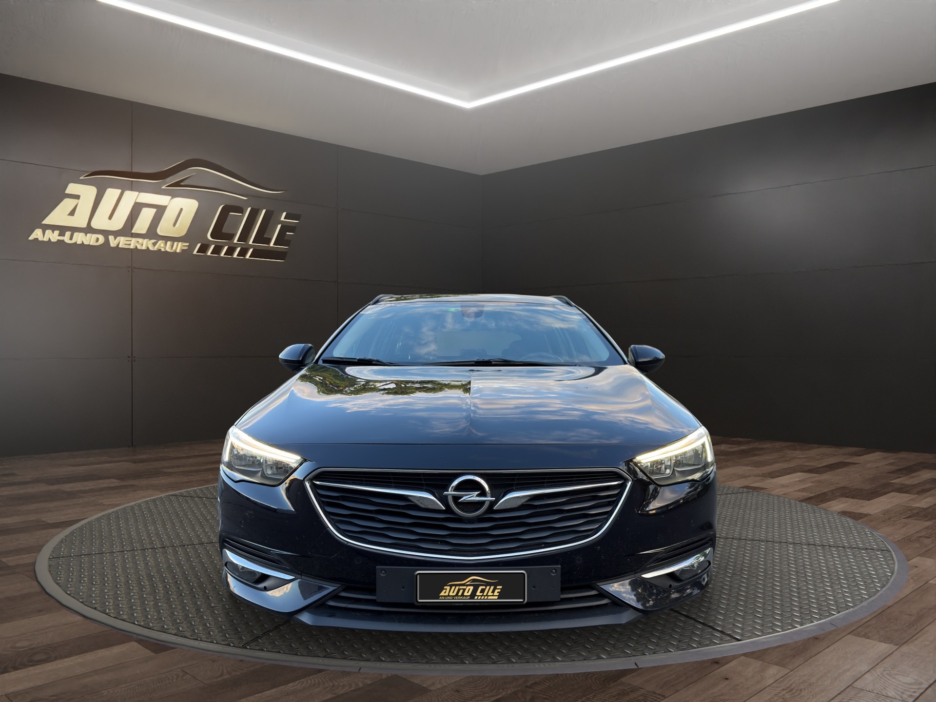 OPEL Insignia 1.6 CDTI Sports Tourer Excellence Automatic-image-1