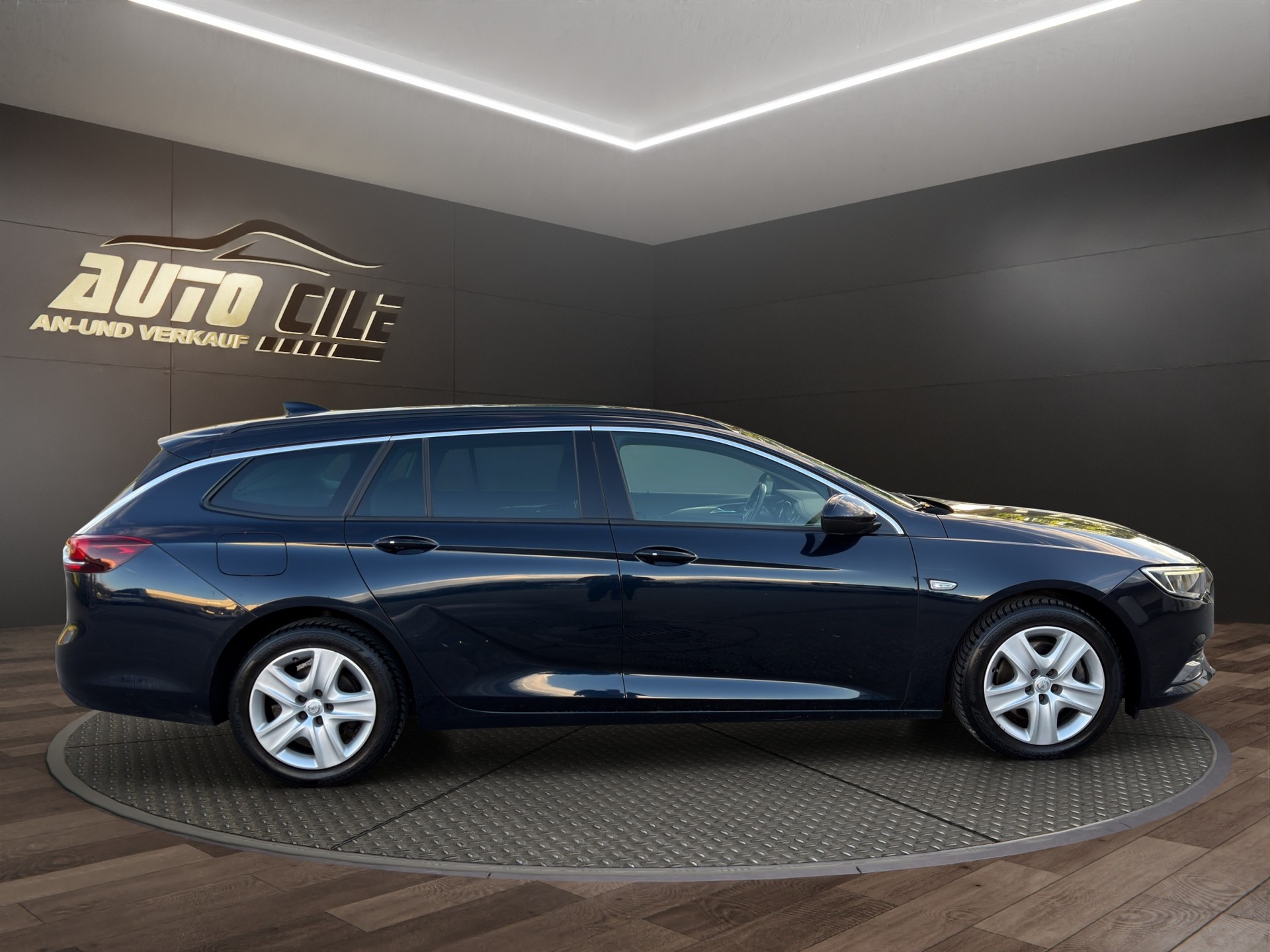 OPEL Insignia 1.6 CDTI Sports Tourer Excellence Automatic-image-4