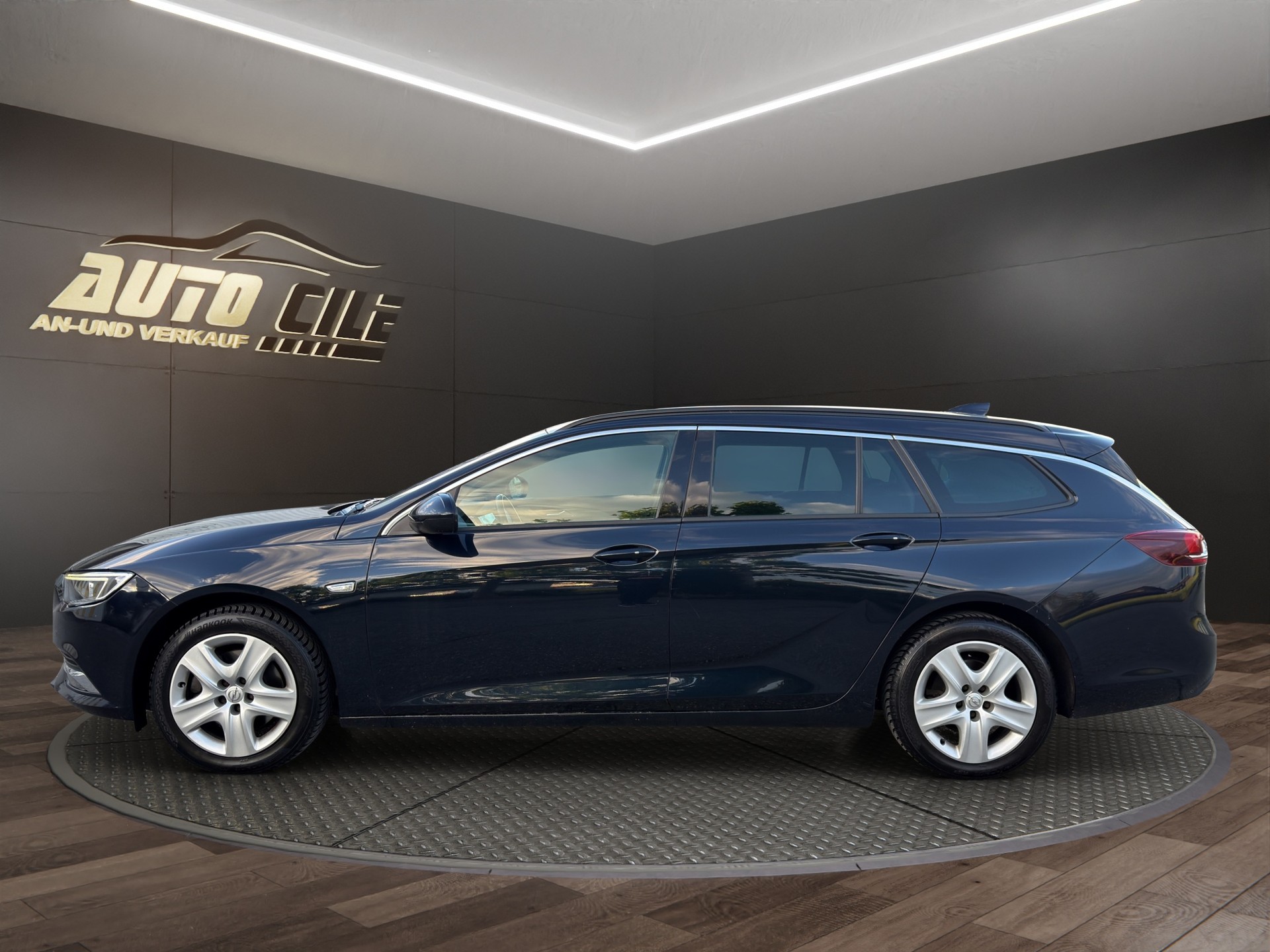 OPEL Insignia 1.6 CDTI Sports Tourer Excellence Automatic-image-3