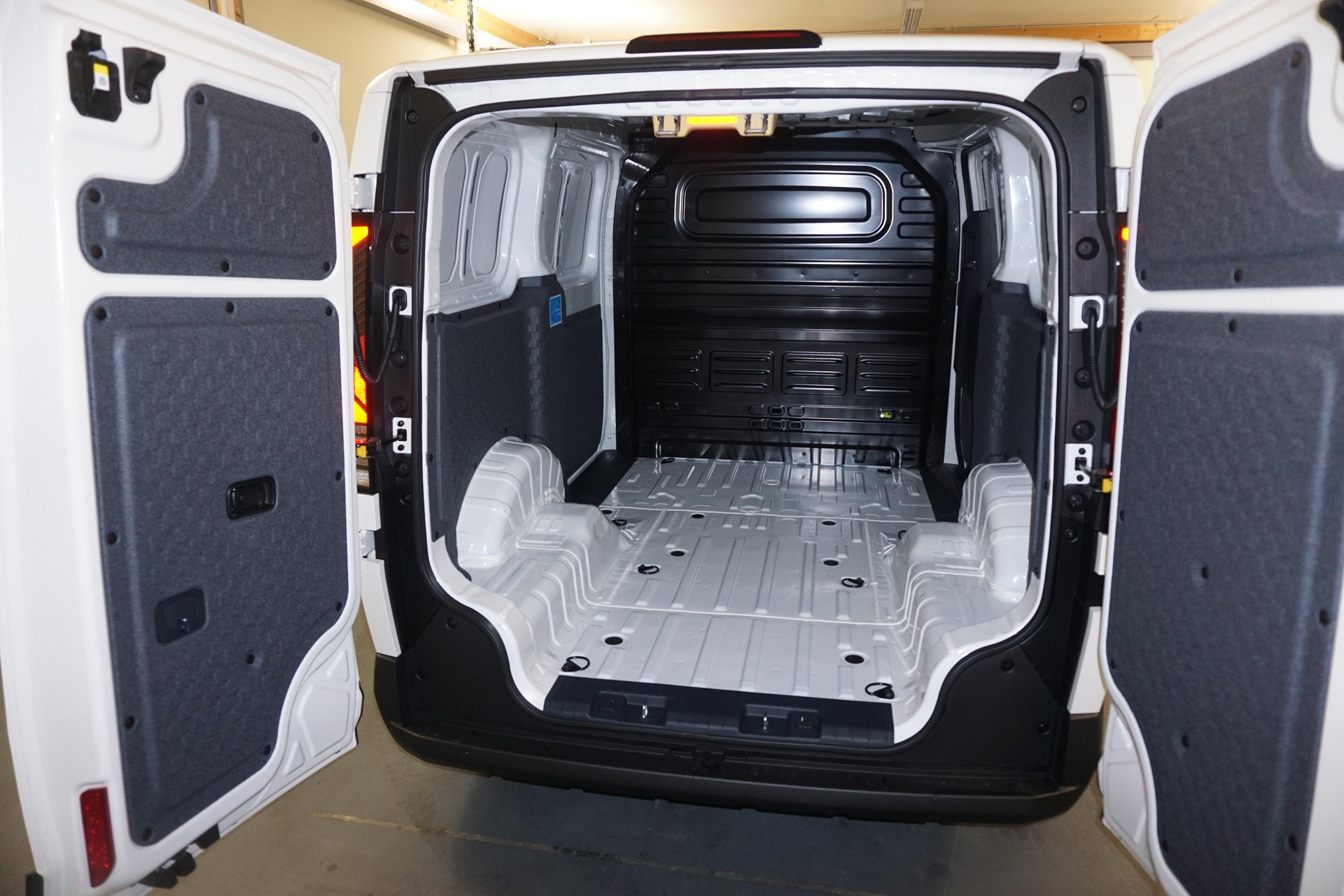 KIA PV5 Cargo 51.5 kWh Essential-image-6