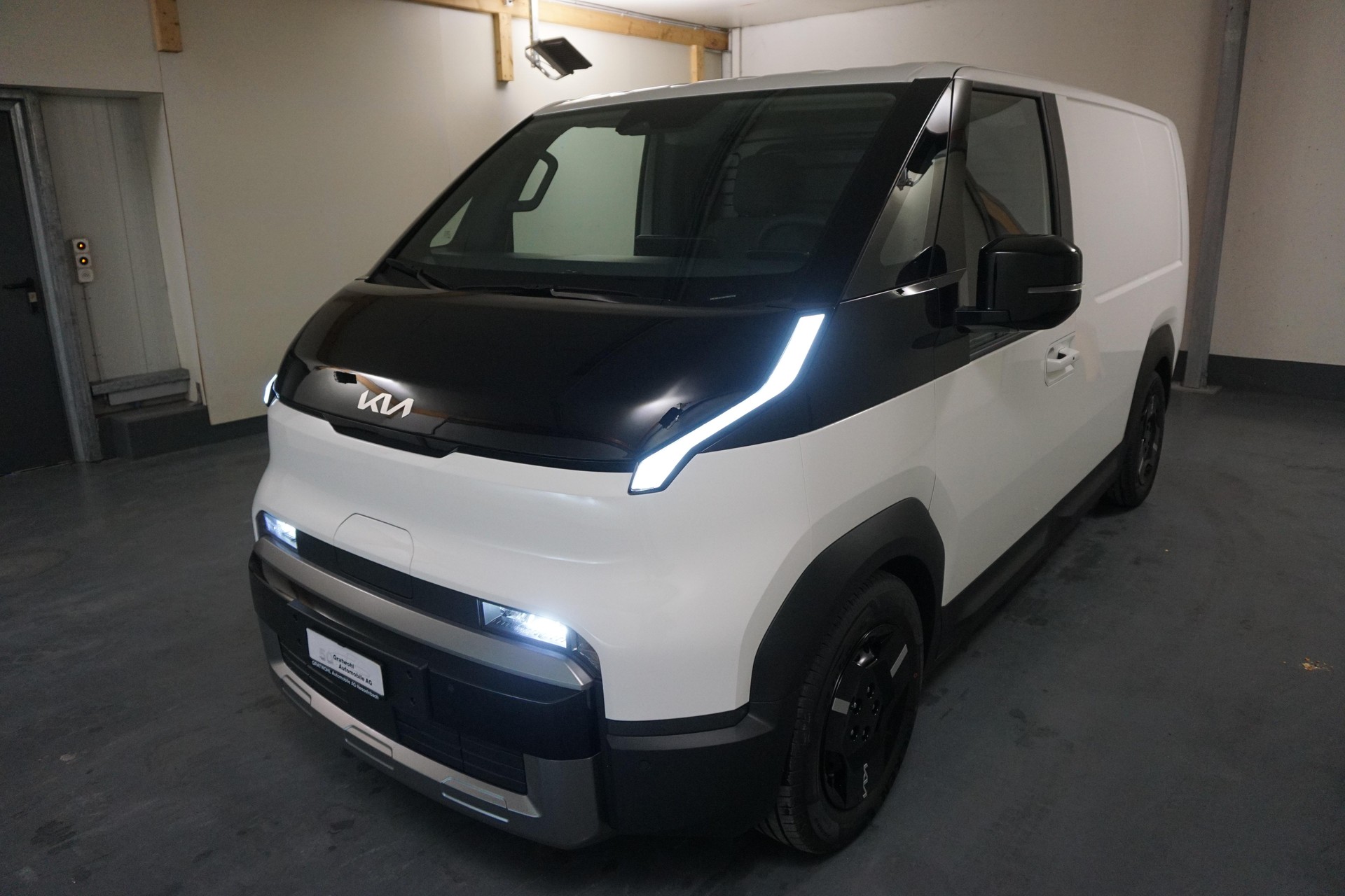 KIA PV5 Cargo 51.5 kWh Essential-image-0