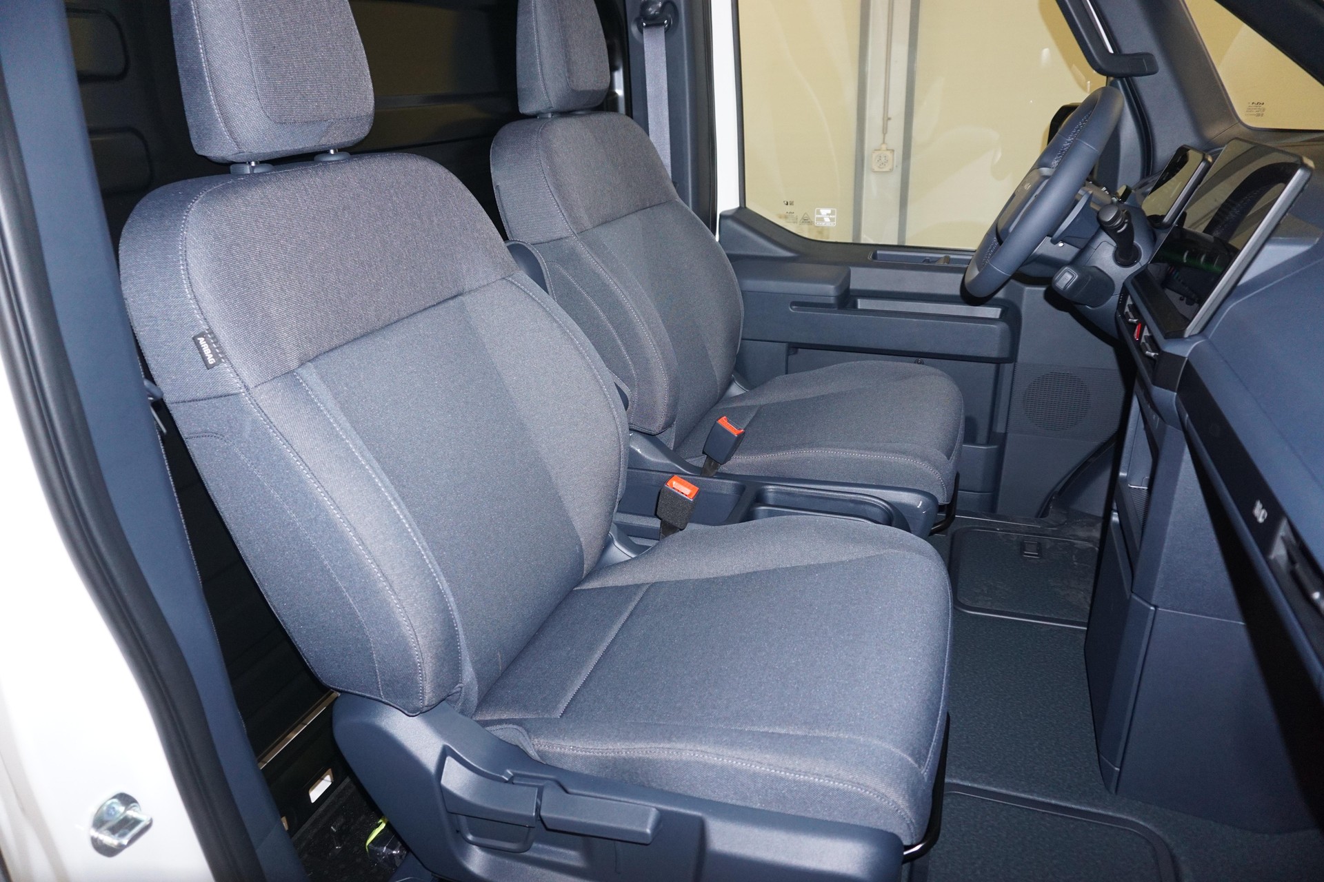 KIA PV5 Cargo 51.5 kWh Essential-image-12