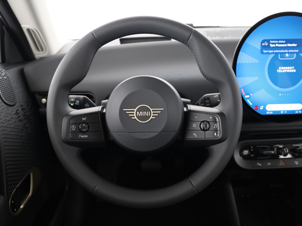 MINI Cooper E-image-16