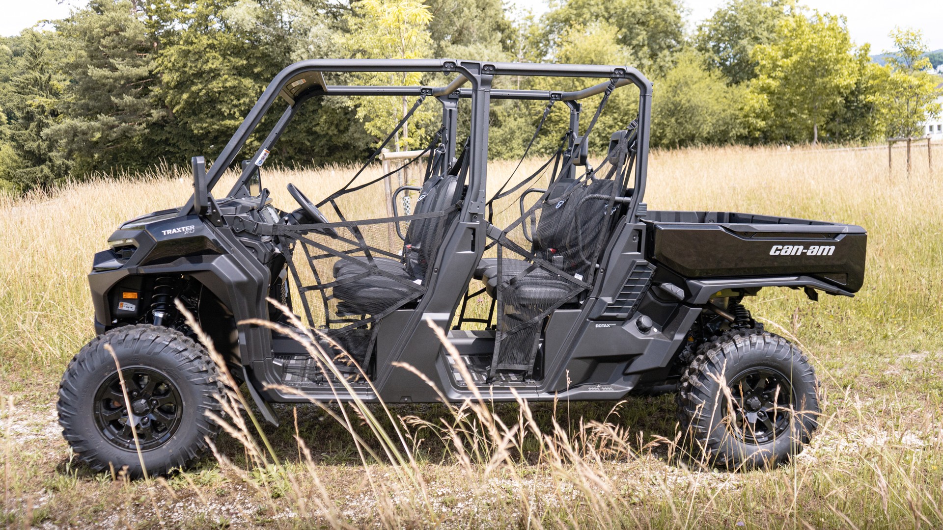 CAN-AM HD11 MAX XU-showroom-element-1