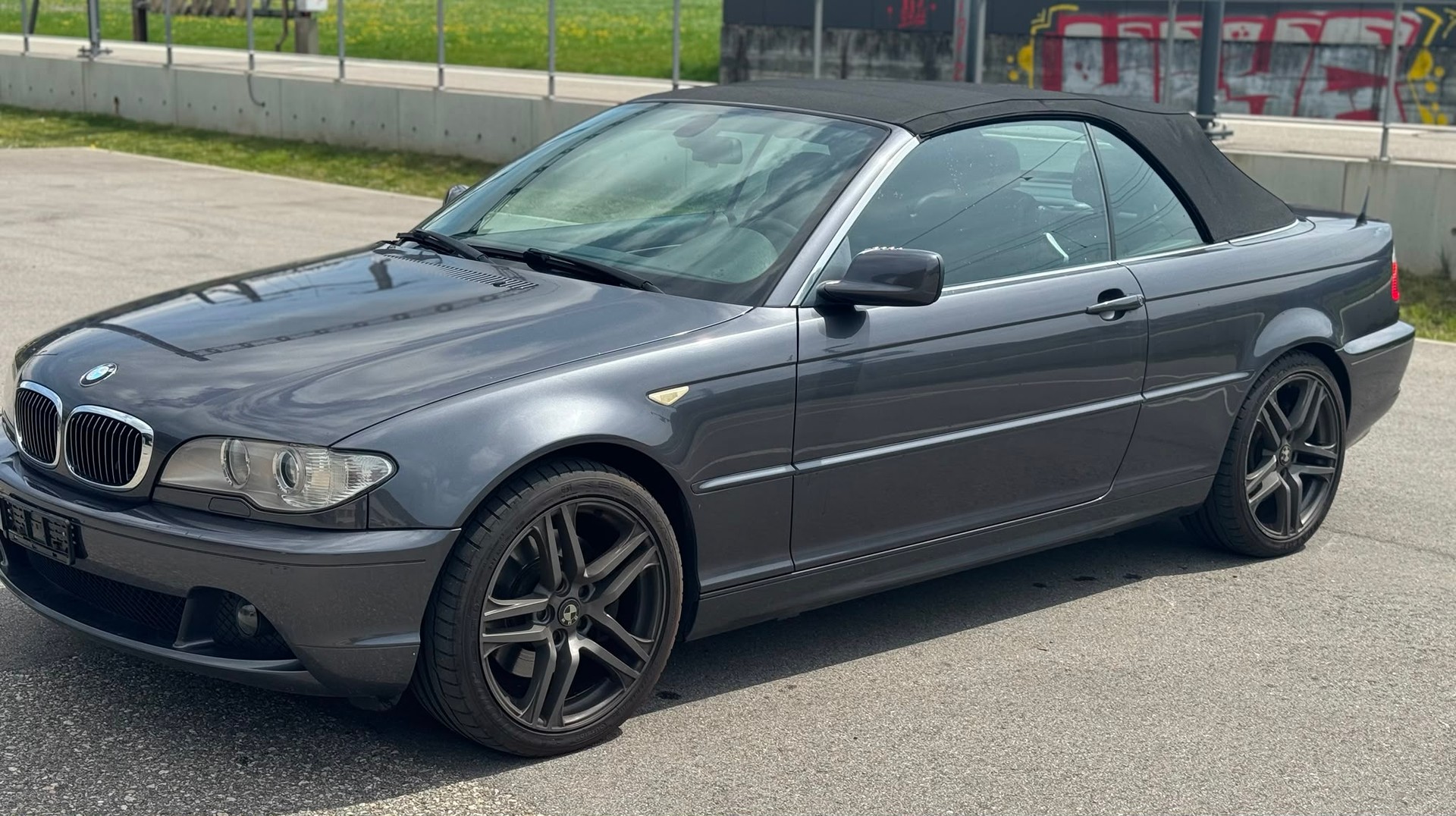 BMW 330Ci Cabriolet-image-1