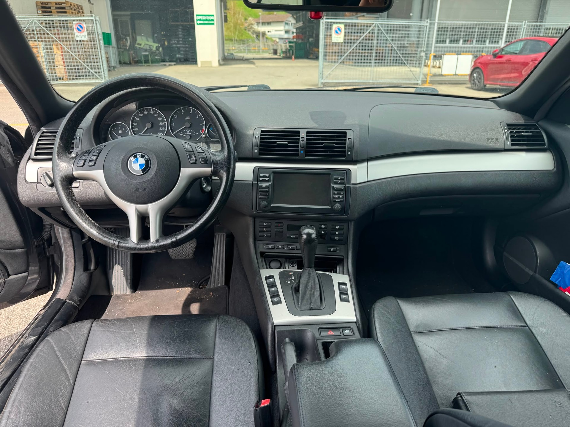 BMW 330Ci Cabriolet-image-6