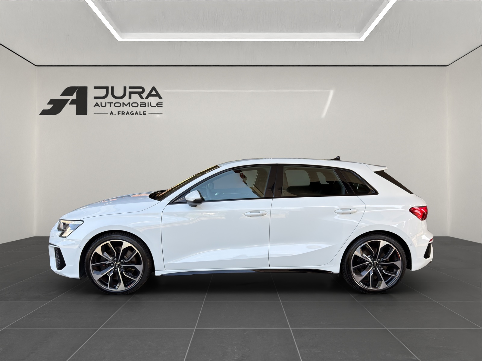 AUDI S3 Sportback 2.0 TFSI quattro S-Tronic-image-3
