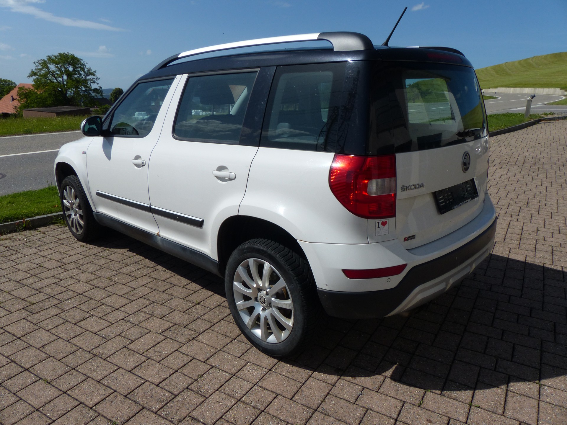 SKODA Yeti 1.8 TSI Ambition 4x4-image-11