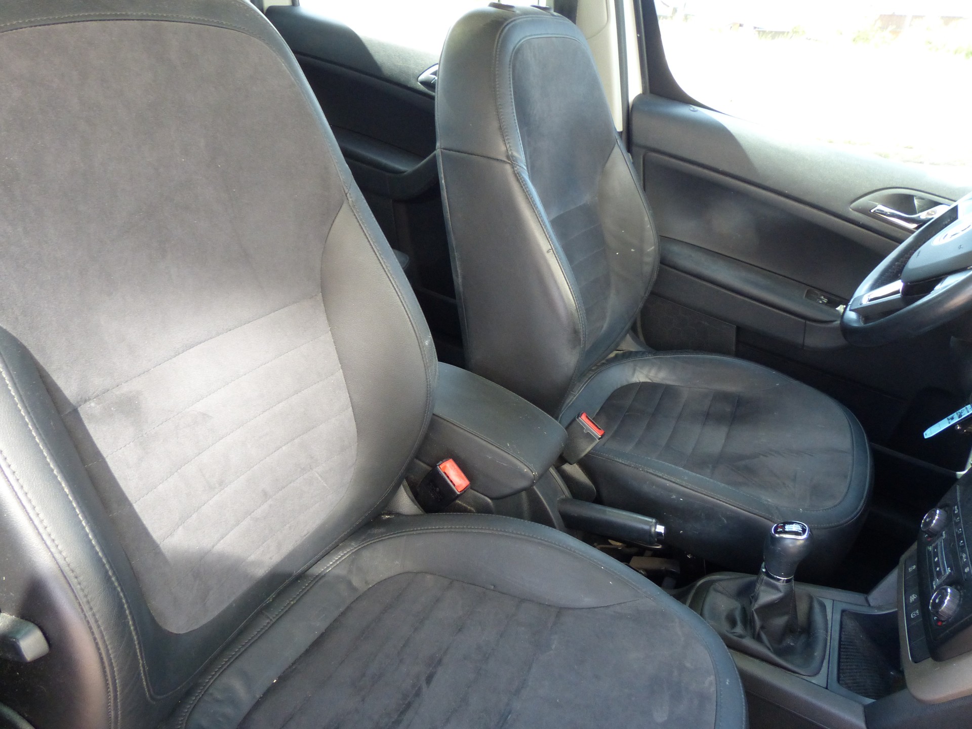 SKODA Yeti 1.8 TSI Ambition 4x4-image-28