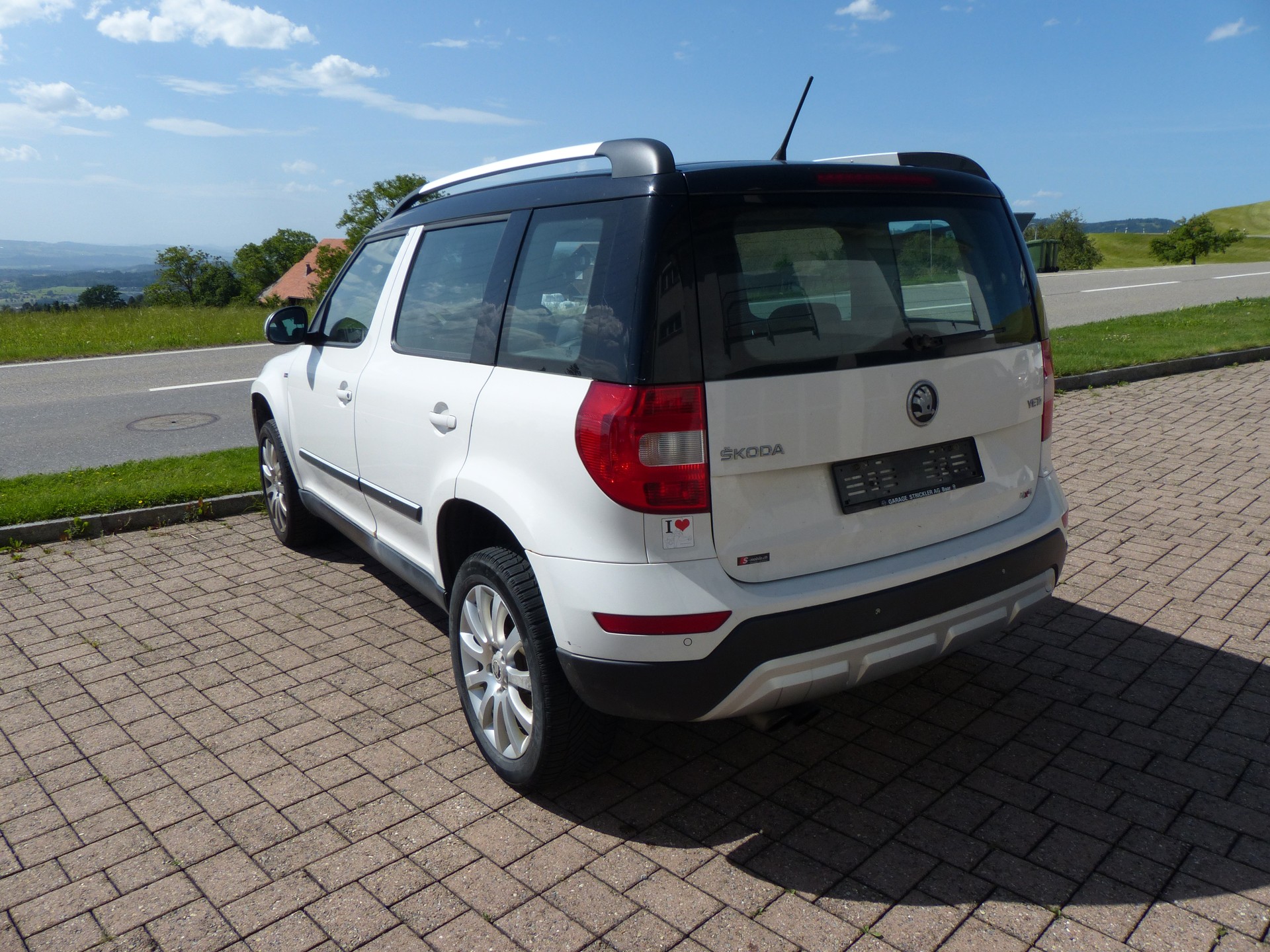 SKODA Yeti 1.8 TSI Ambition 4x4-image-12