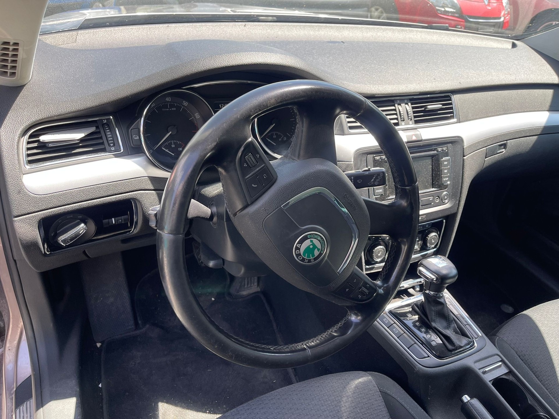 SKODA Superb Combi 1.8 TSI Elegance DSG-image-3