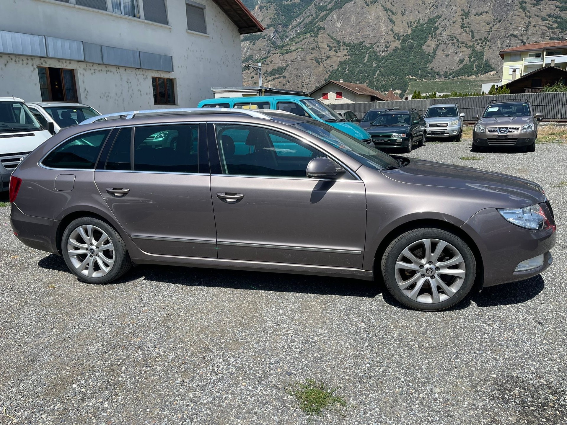 SKODA Superb Combi 1.8 TSI Elegance DSG-image-1