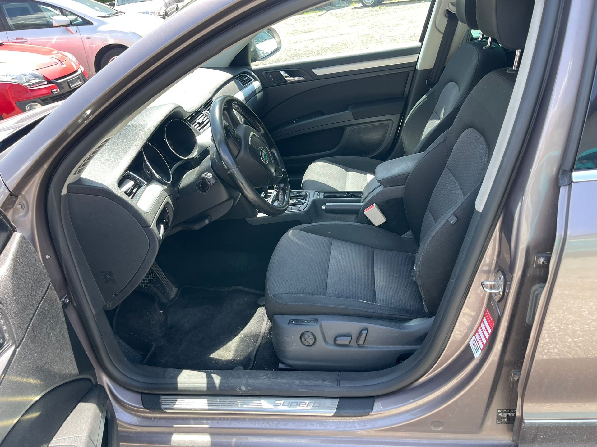 SKODA Superb Combi 1.8 TSI Elegance DSG-image-5
