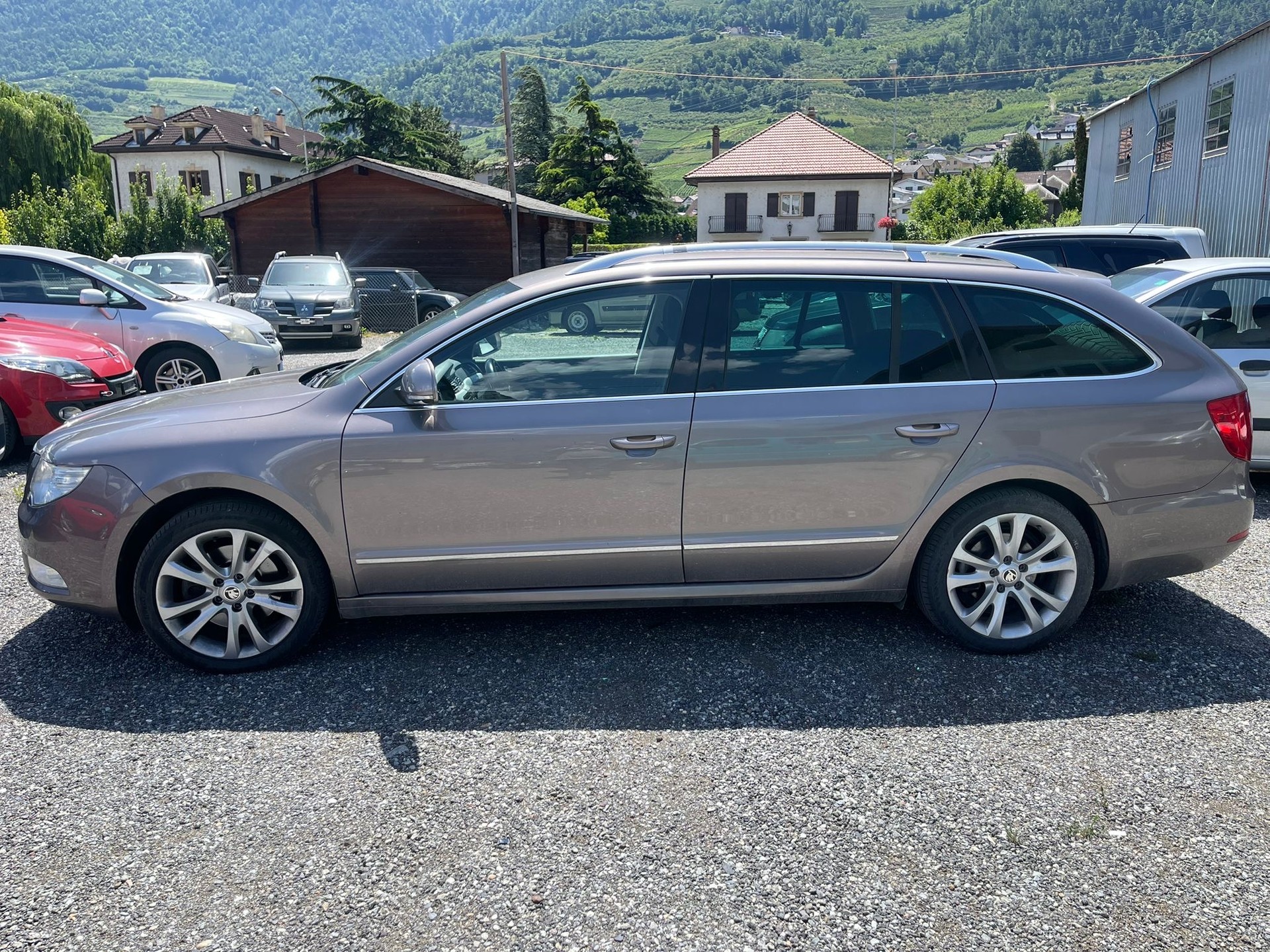 SKODA Superb Combi 1.8 TSI Elegance DSG-image-0
