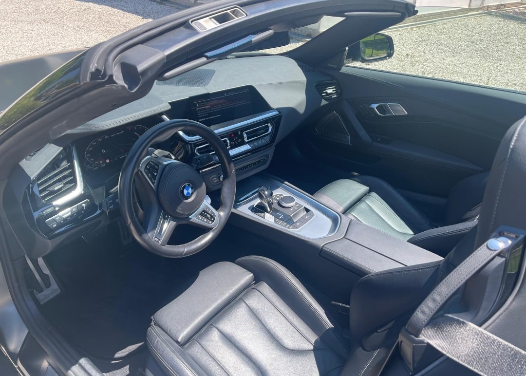 BMW M40i-image-2