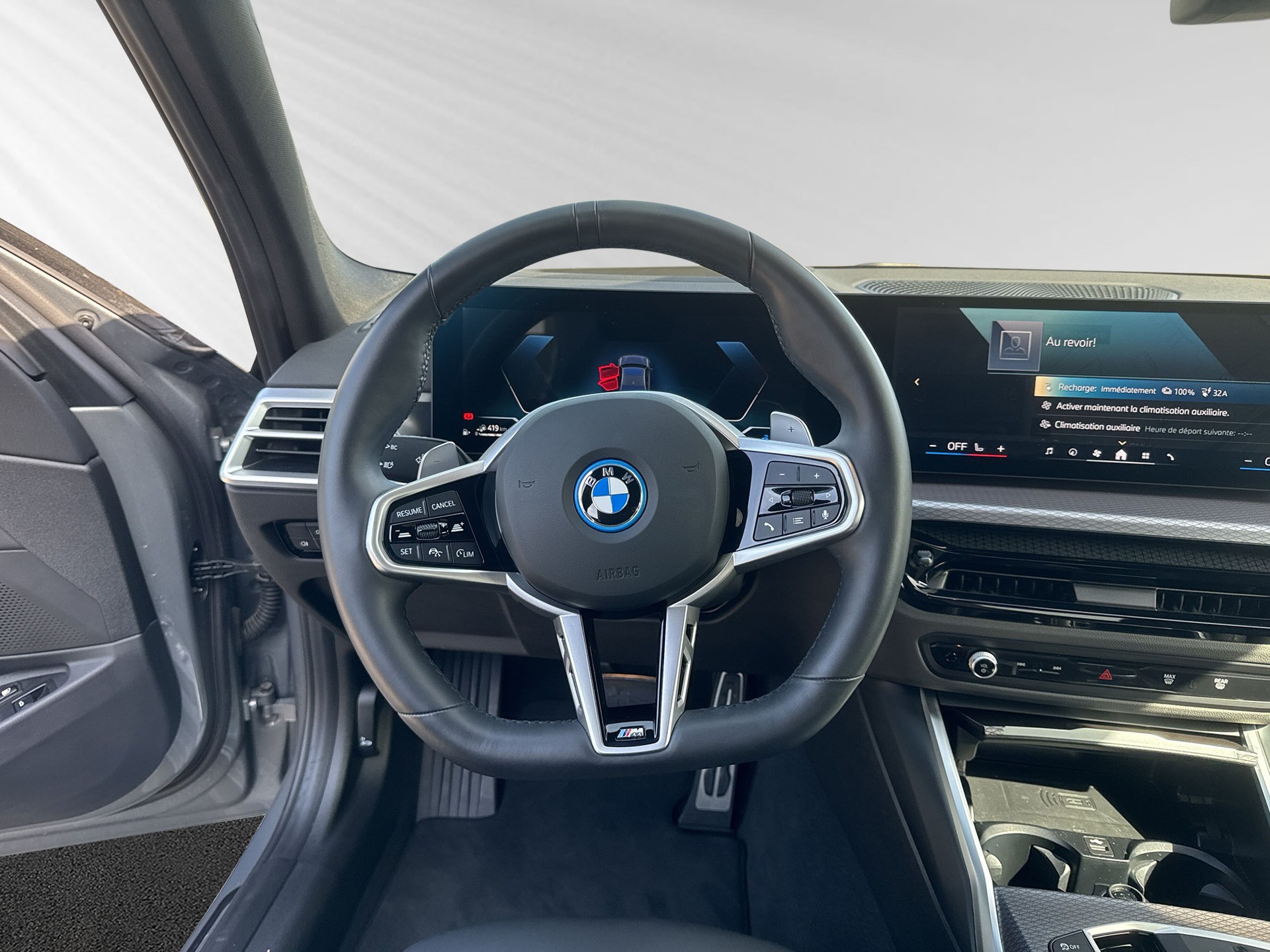 BMW 330e xDrive Steptronic M Sport-image-4