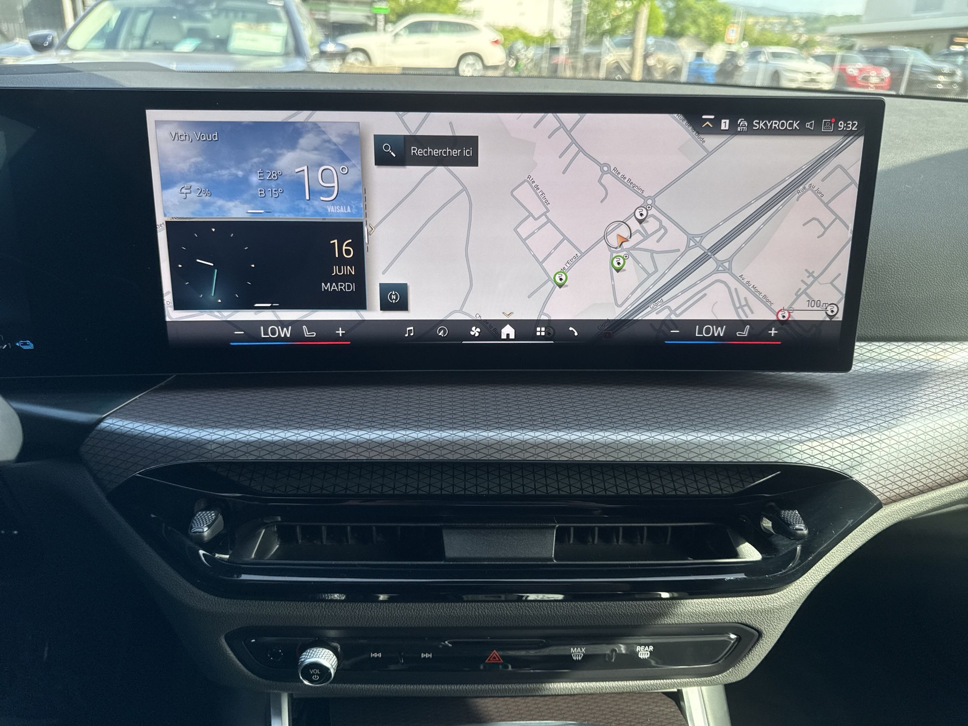 BMW 330e xDrive Steptronic M Sport-image-10