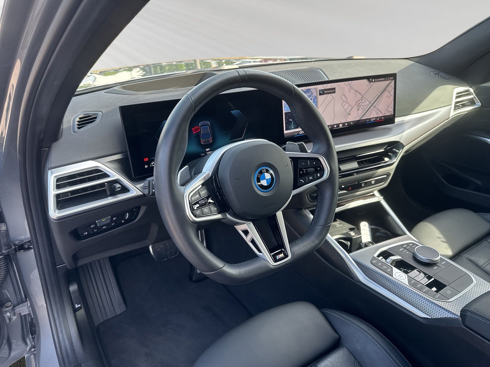 BMW 330e xDrive Steptronic M Sport-image-3