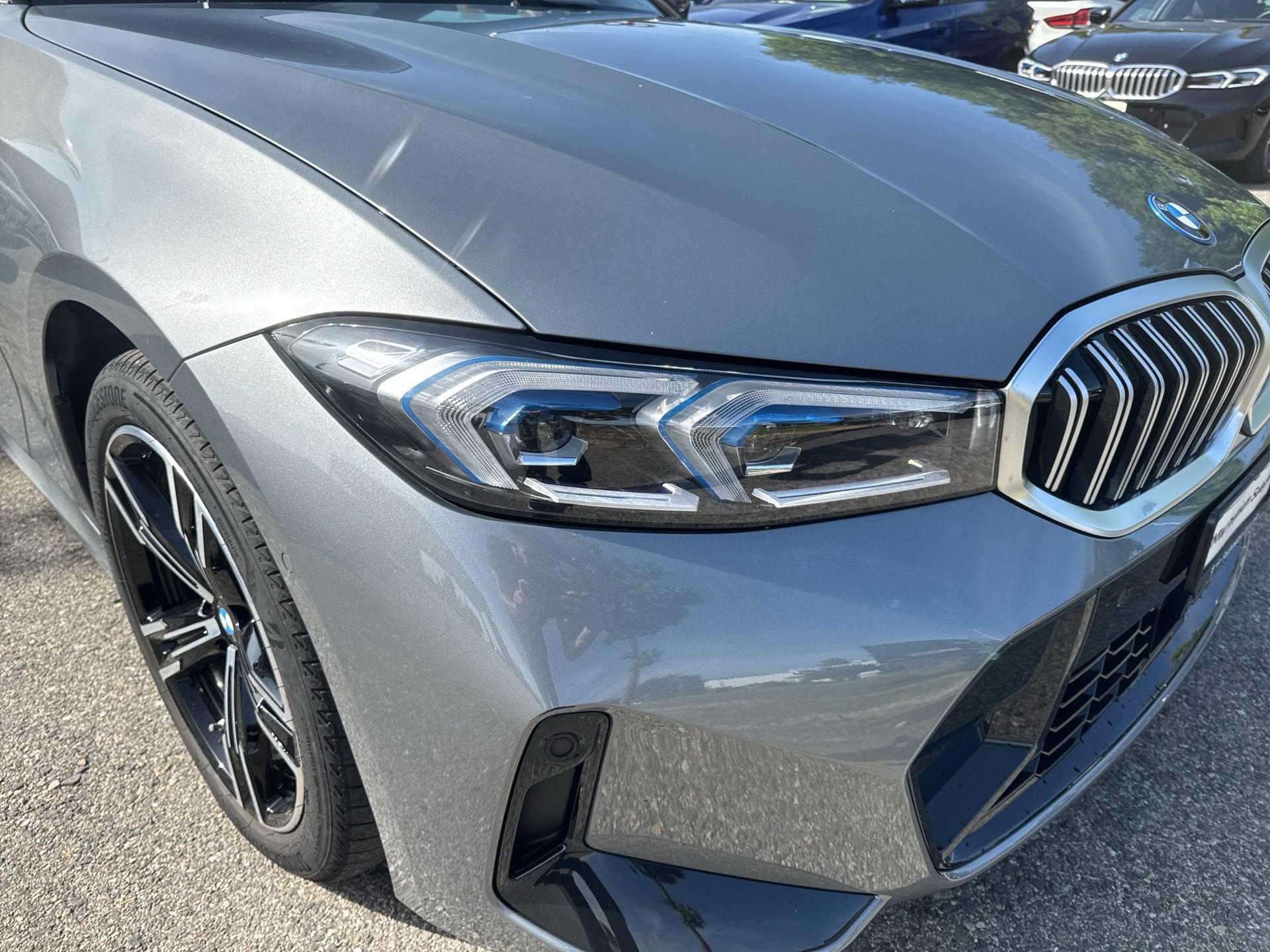 BMW 330e xDrive Steptronic M Sport-image-17