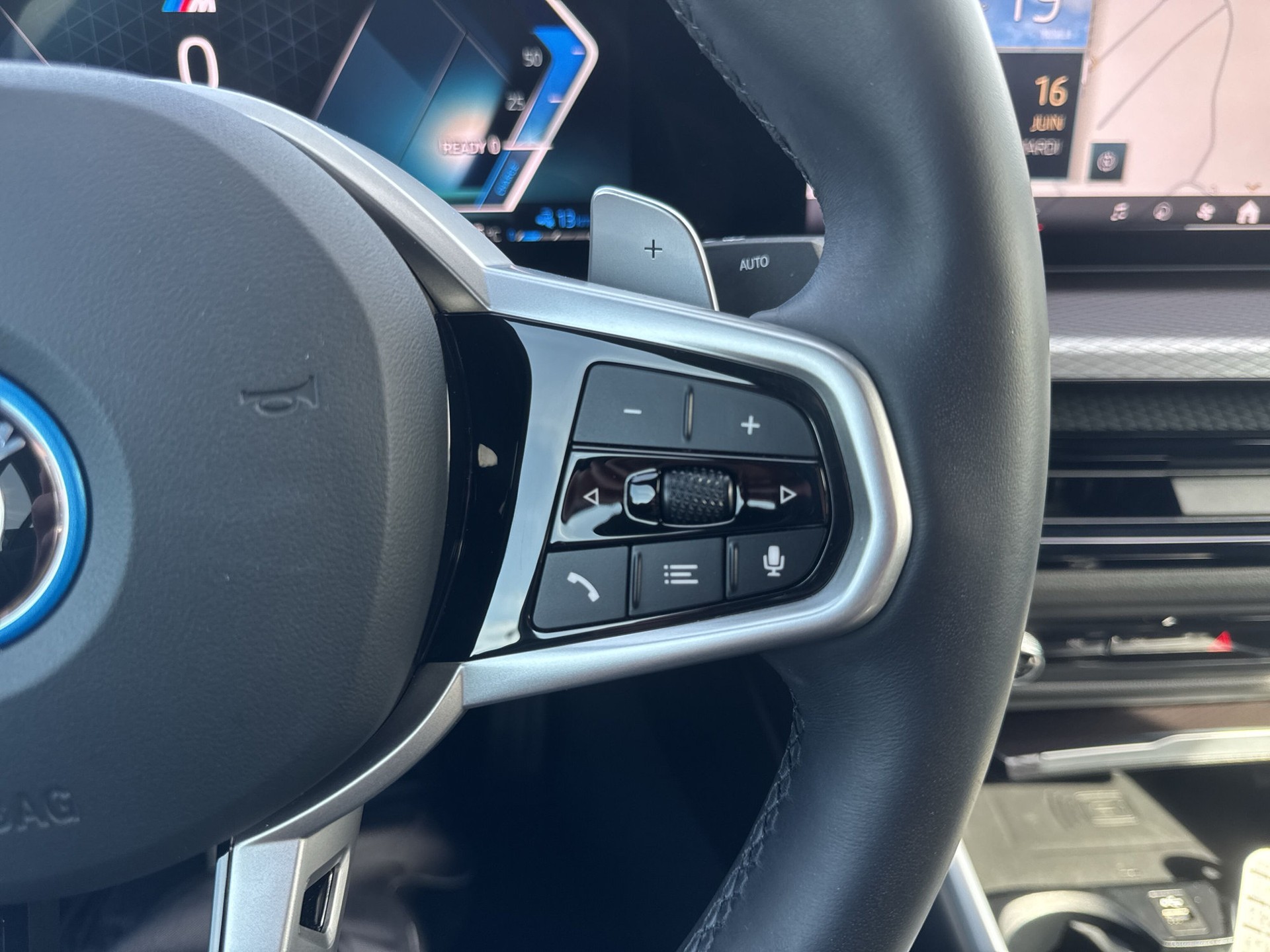 BMW 330e xDrive Steptronic M Sport-image-15