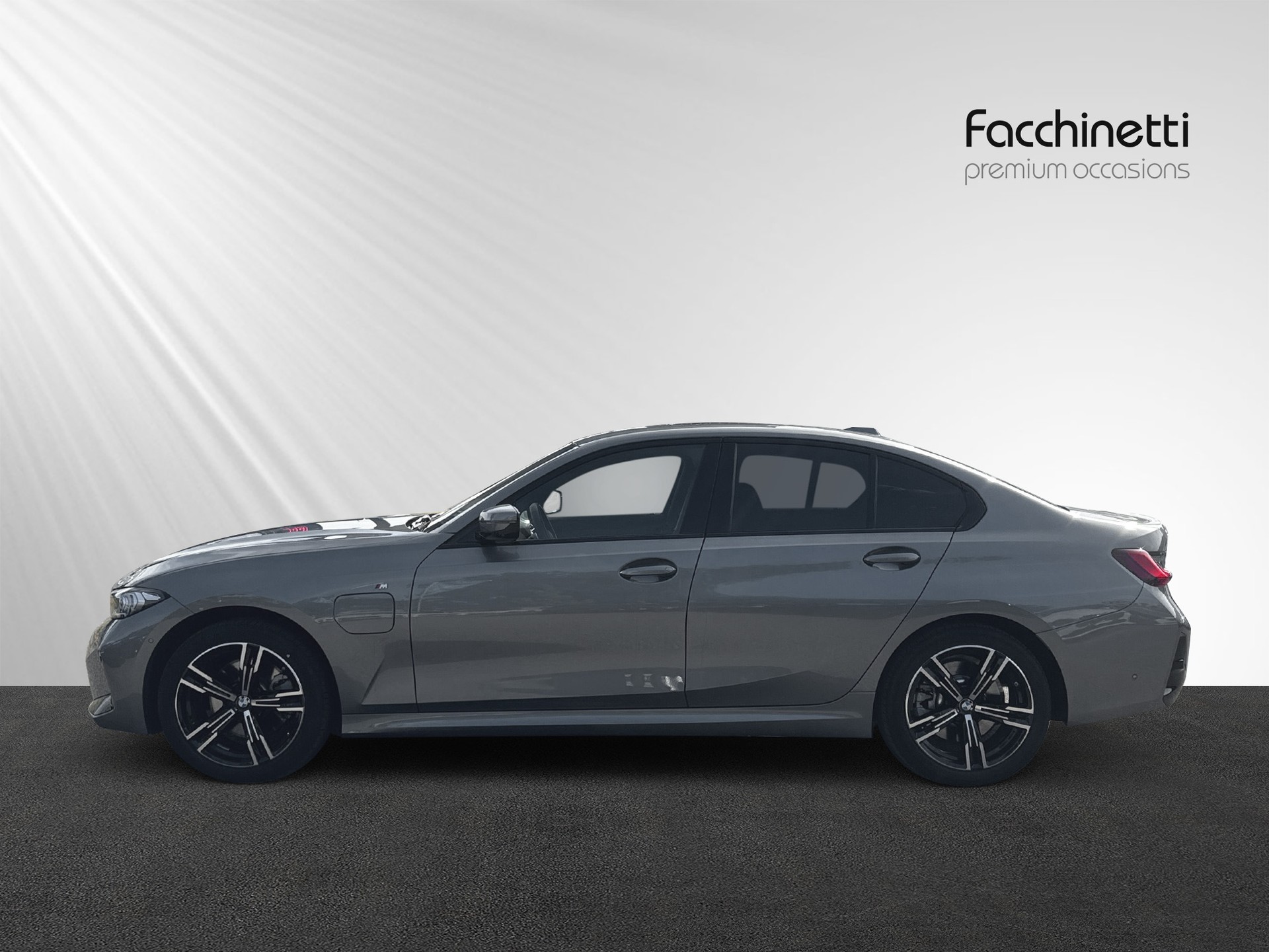 BMW 330e xDrive Steptronic M Sport-image-1