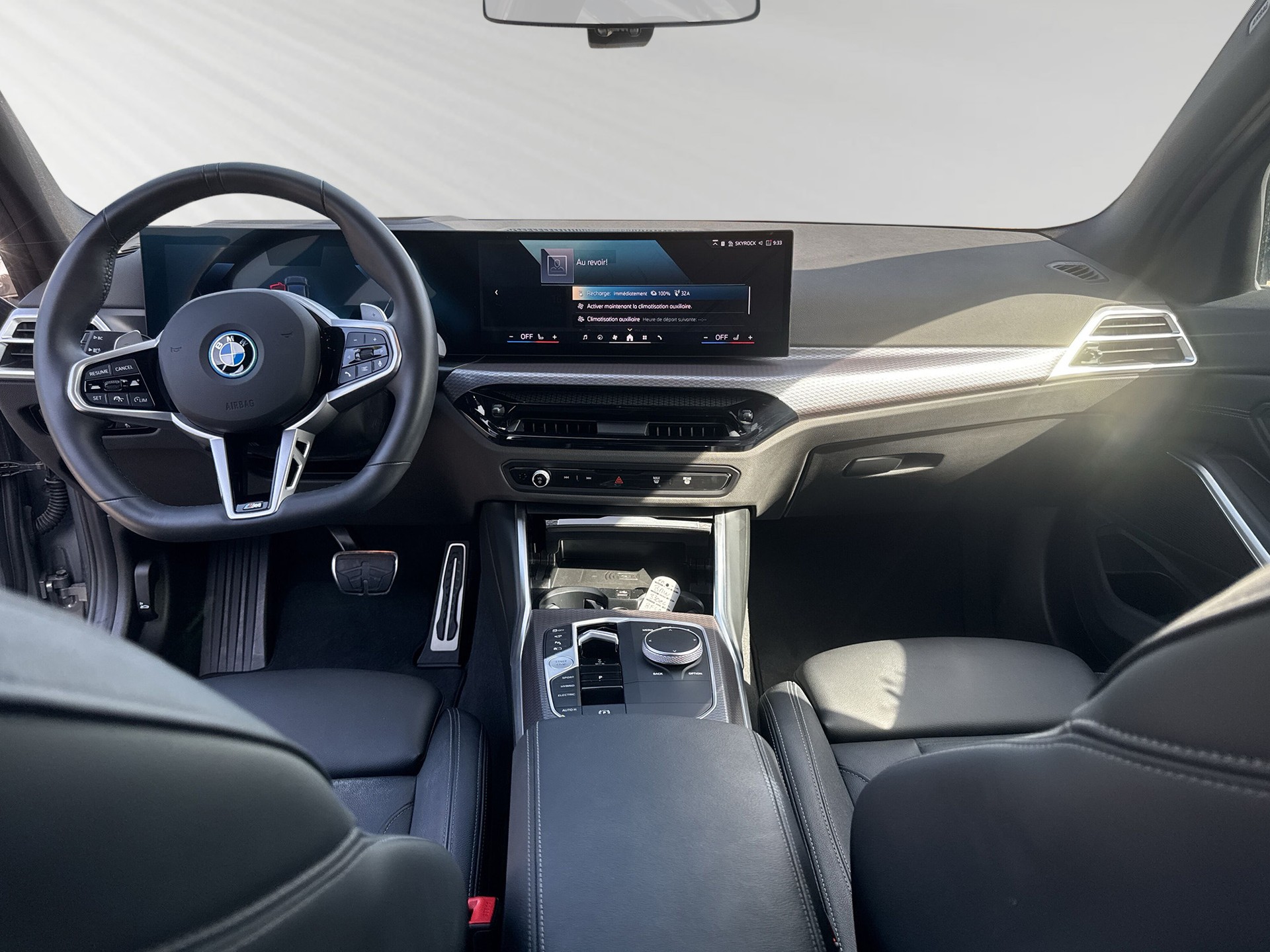 BMW 330e xDrive Steptronic M Sport-image-5