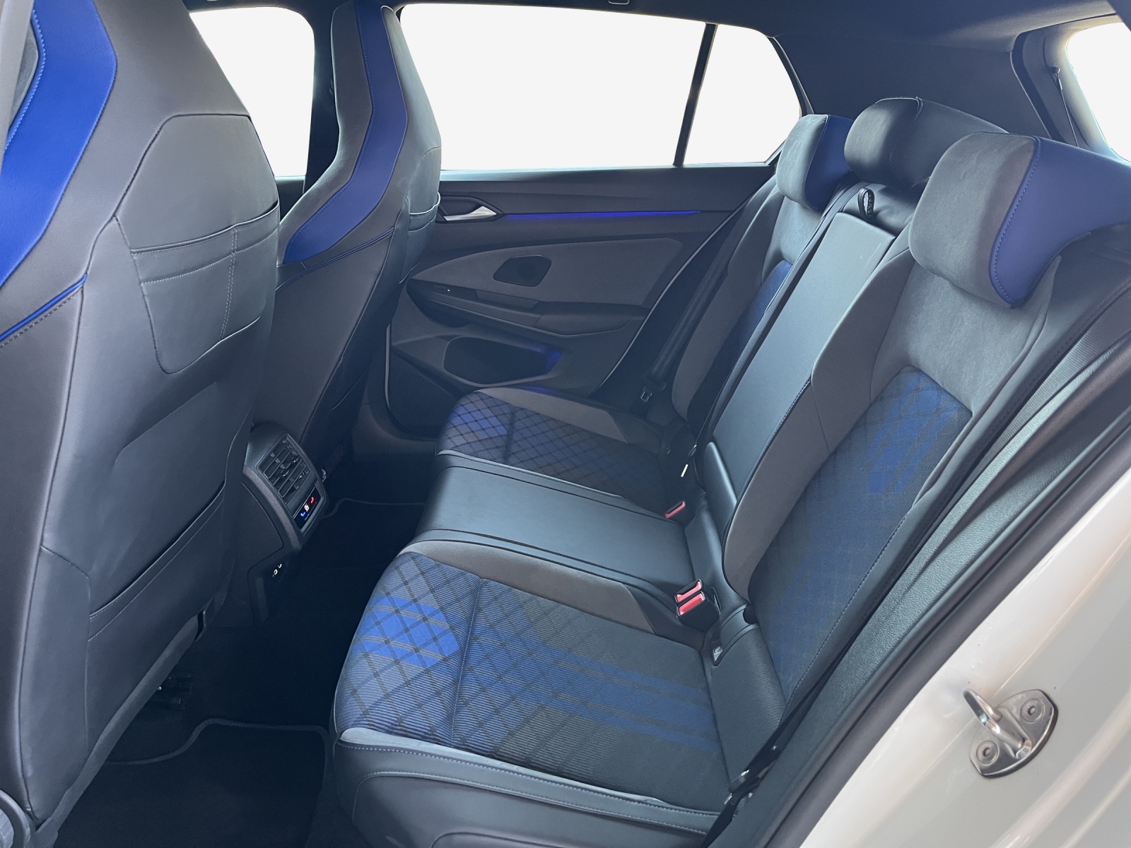 VW Golf 2.0 TSI R DSG 4Motion-image-11