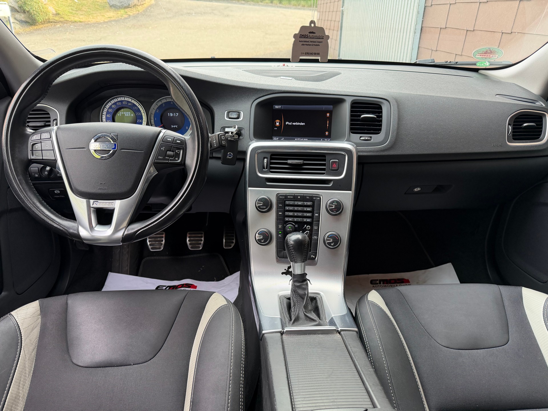 VOLVO V60 T5 R-Design-image-7