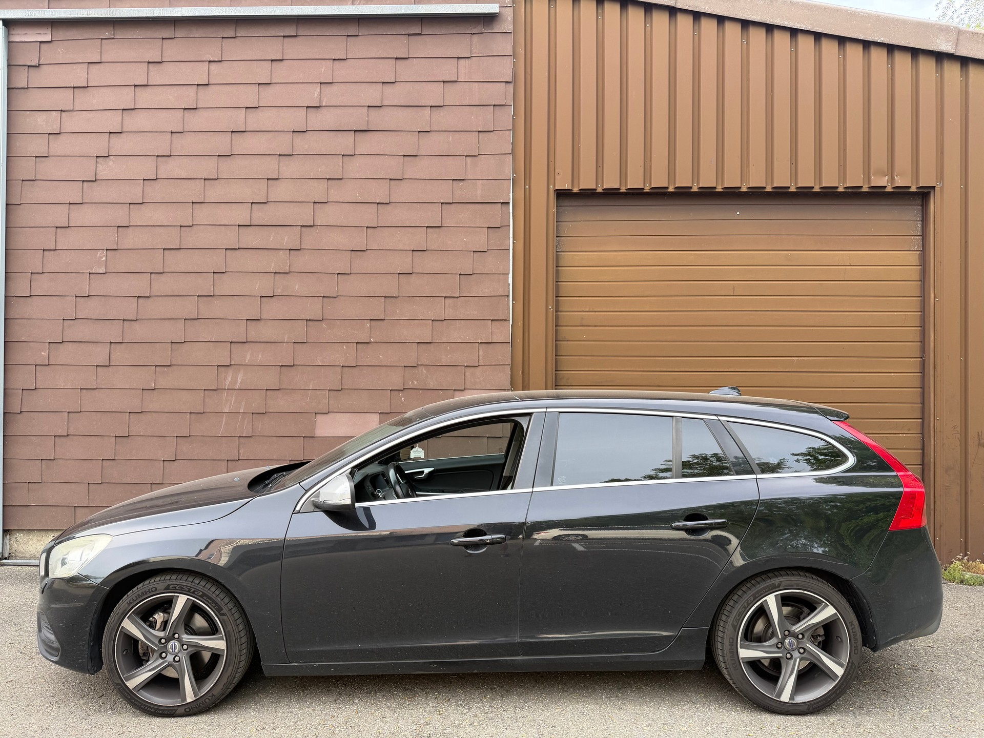 VOLVO V60 T5 R-Design-image-3