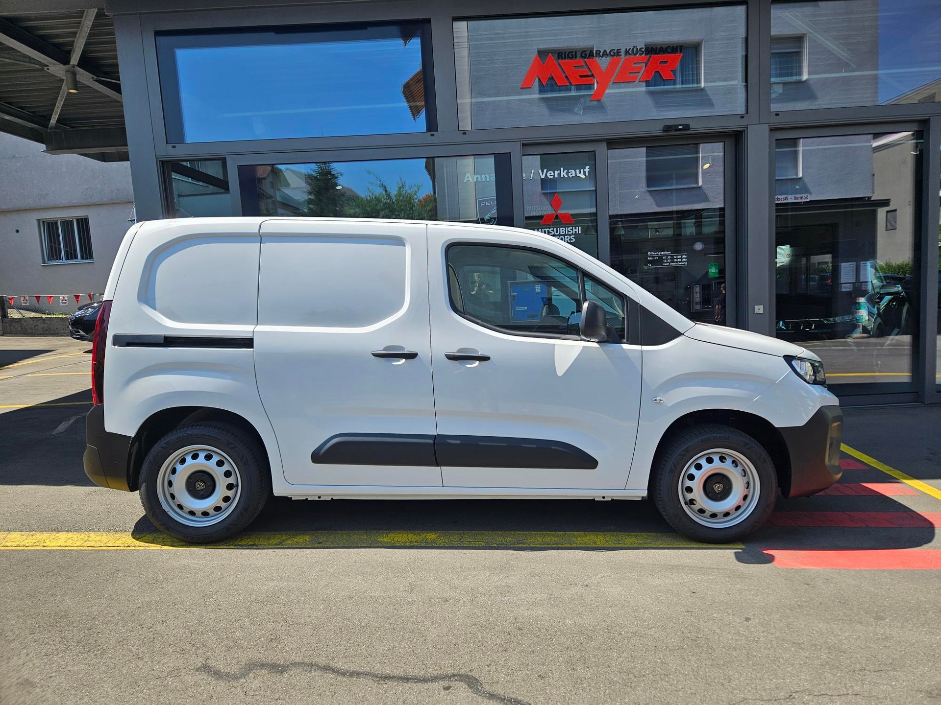 PEUGEOT Partner Kaw. 650 Standard 1.5 BlueHDI 130 S/S-image-1