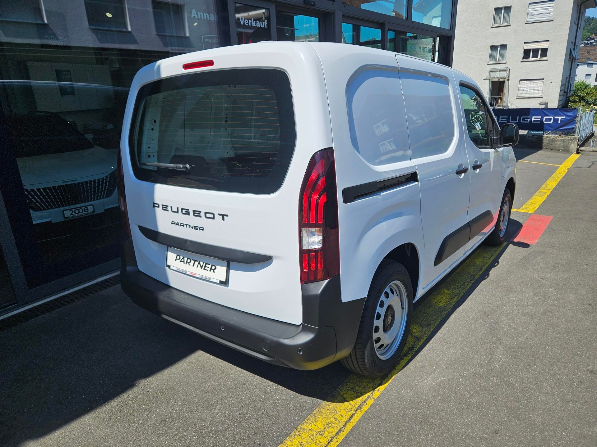 PEUGEOT Partner Kaw. 650 Standard 1.5 BlueHDI 130 S/S-image-2