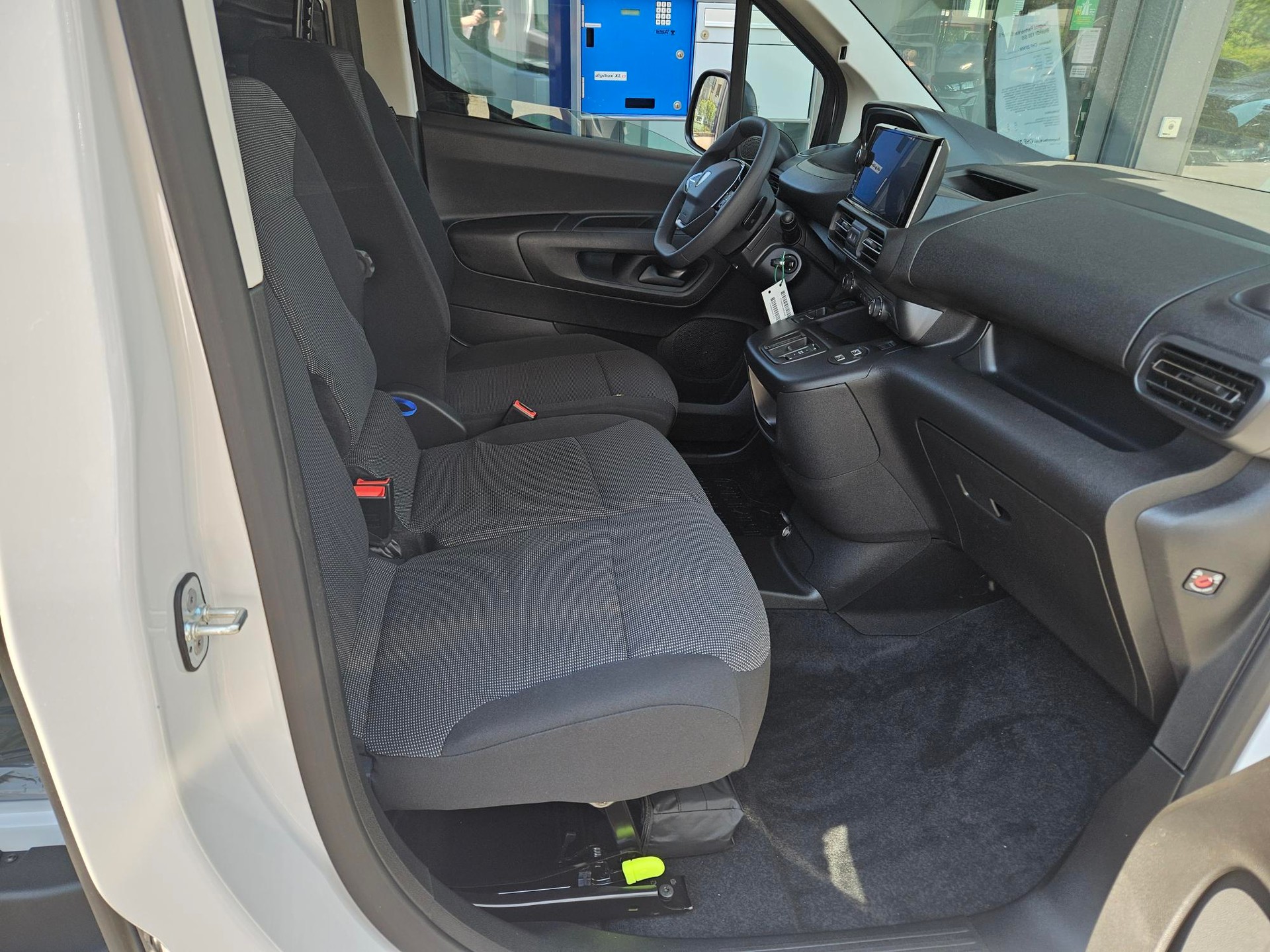 PEUGEOT Partner Kaw. 650 Standard 1.5 BlueHDI 130 S/S-image-6