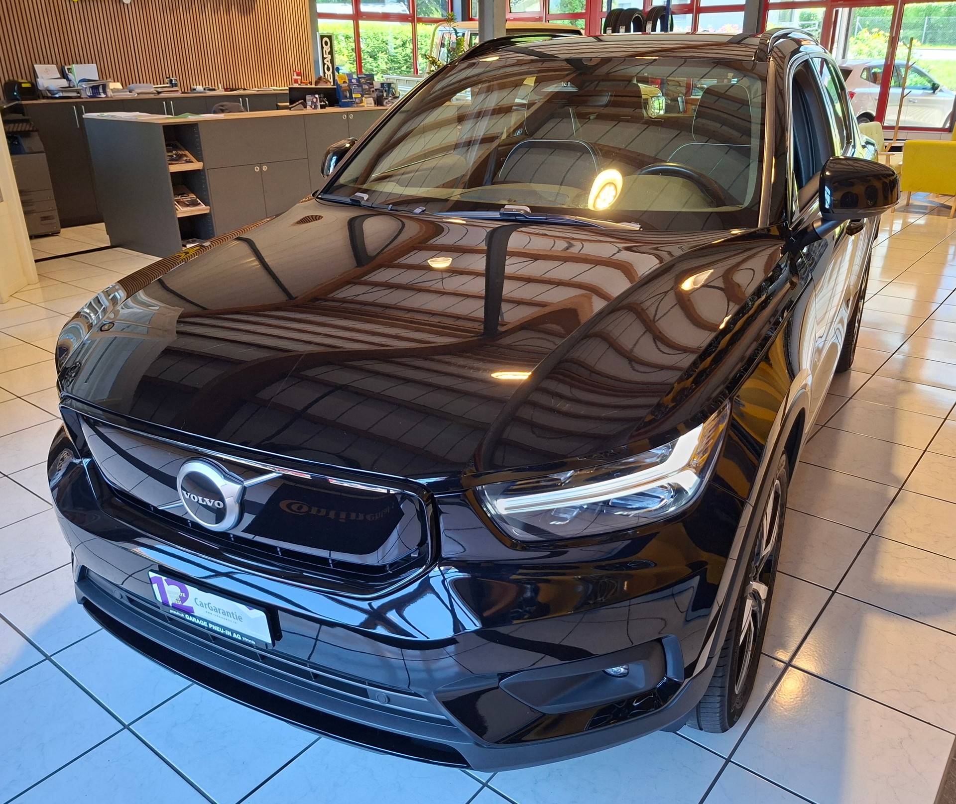 VOLVO XC40 P8 AWD Pure Electric R-Design-image-0