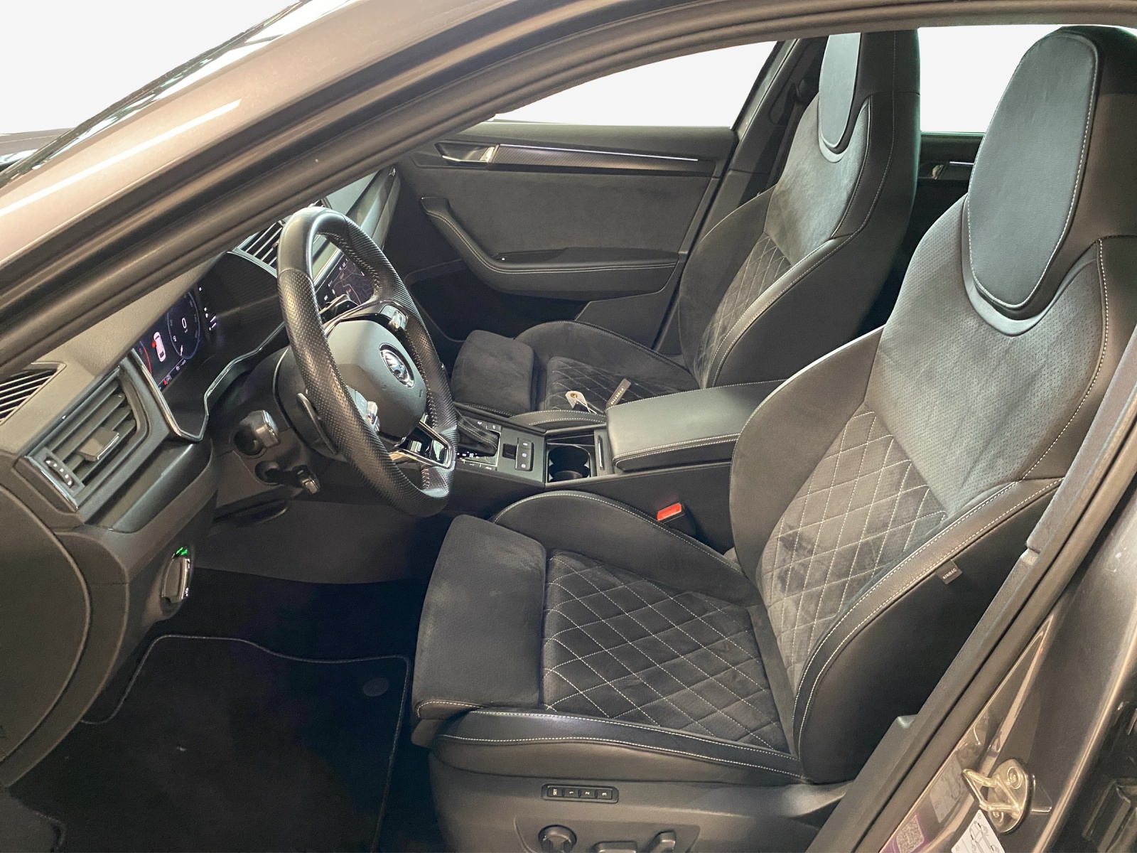 SKODA Superb Combi 2.0 TSI SportLine Light 4x4 DSG-image-7