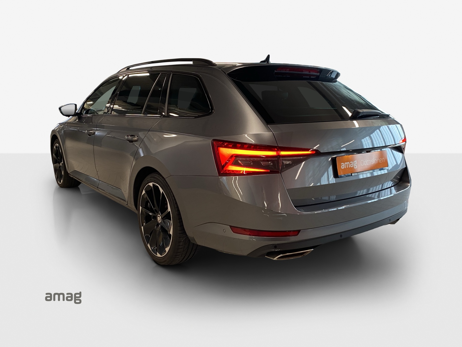 SKODA Superb Combi 2.0 TSI SportLine Light 4x4 DSG-image-2
